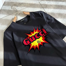 Gucc*古家 2025春夏新款男女同情侣款👫休闲宽松棉质圆领短袖T恤衫!贸易公司渠道稀出,同步官网发售 Gucc*古家 2025春夏新款男女同情侣款👫休闲宽松棉质圆领短袖T恤衫!贸易公司渠道稀出,同步官网发售
