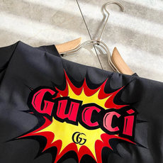 Gucc*古家 2025春夏新款男女同情侣款👫休闲宽松棉质圆领短袖T恤衫!贸易公司渠道稀出,同步官网发售 Gucc*古家 2025春夏新款男女同情侣款👫休闲宽松棉质圆领短袖T恤衫!贸易公司渠道稀出,同步官网发售