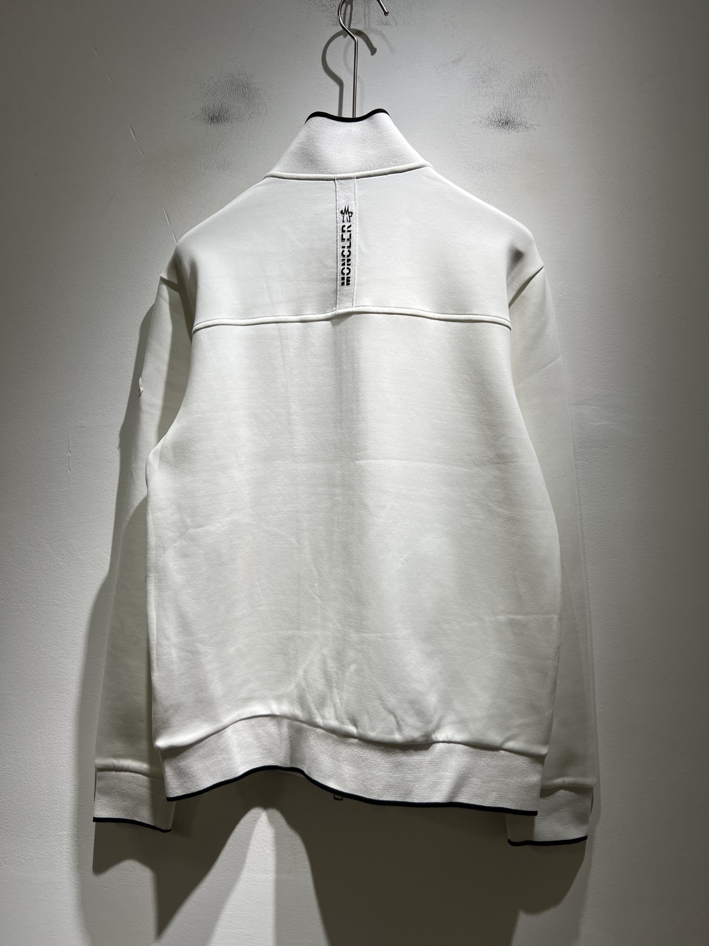 Moncl*r蒙*口2025秋冬男女同款情侣款👫最新的贸易订单拉链款卫衣，全品相！！网红款！工艺采用图案