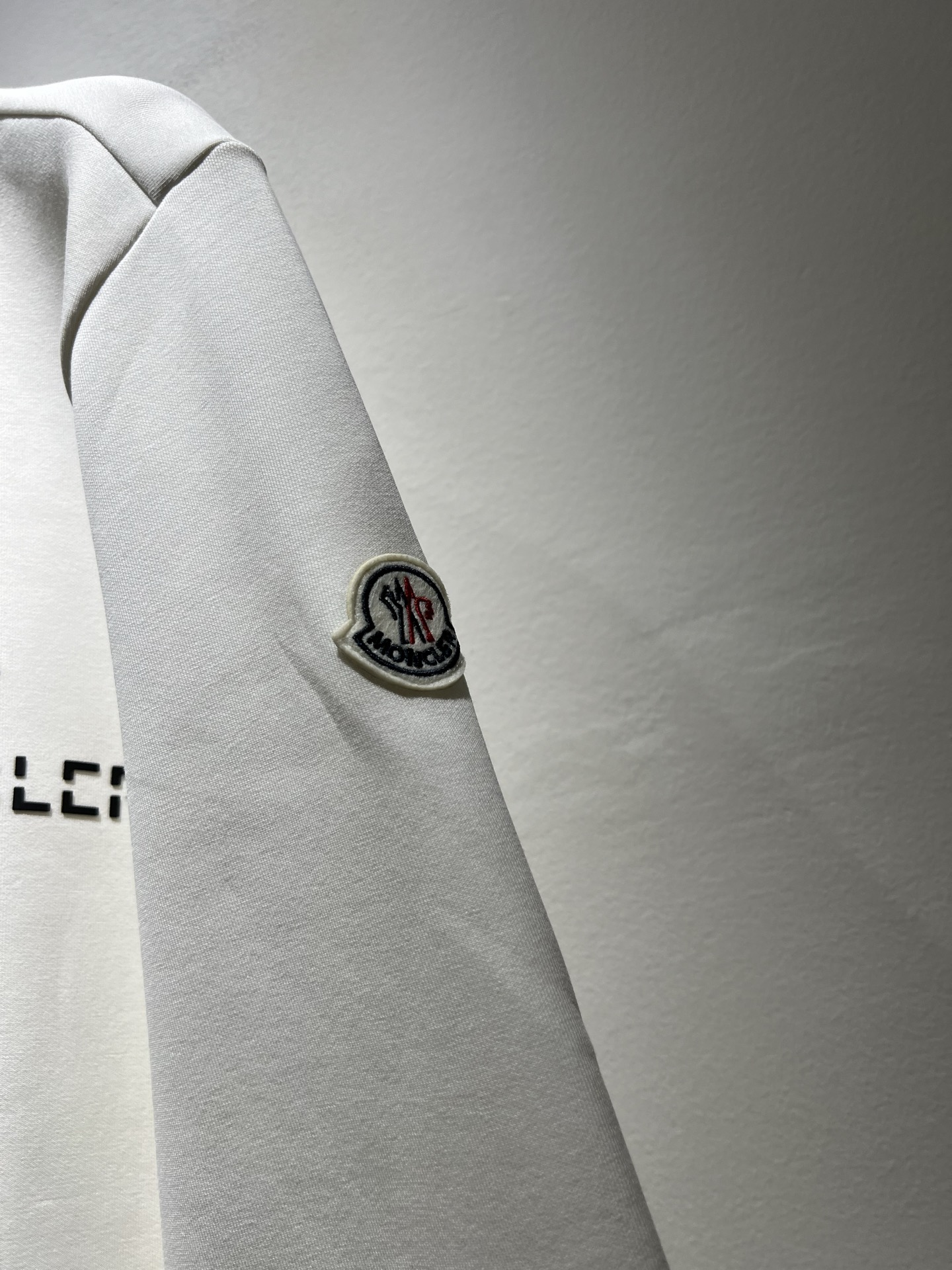 Moncl*r蒙*口2025秋冬男女同款情侣款👫最新的贸易订单拉链款卫衣，全品相！！网红款！工艺采用图案