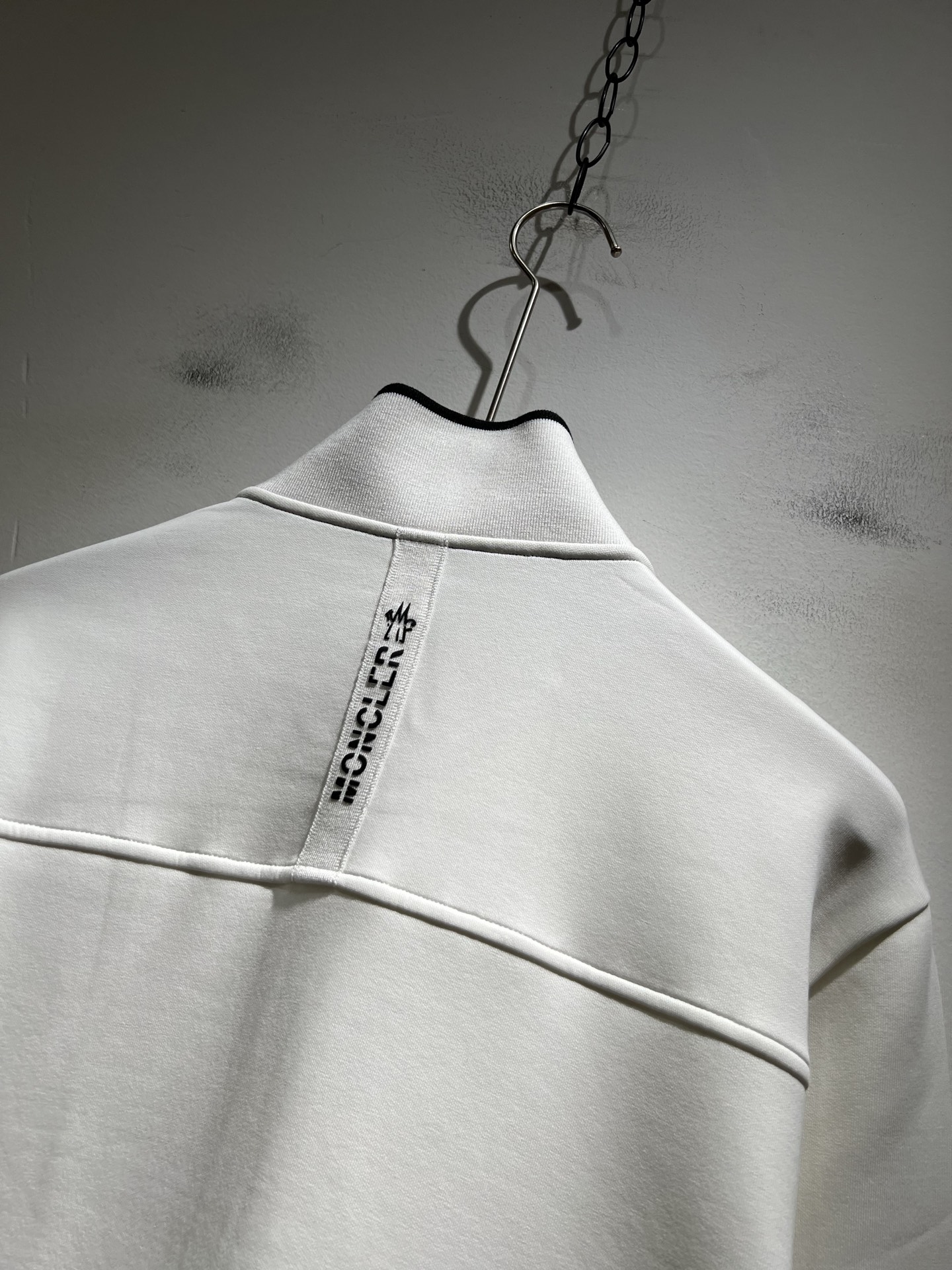 Moncl*r蒙*口2025秋冬男女同款情侣款👫最新的贸易订单拉链款卫衣，全品相！！网红款！工艺采用图案