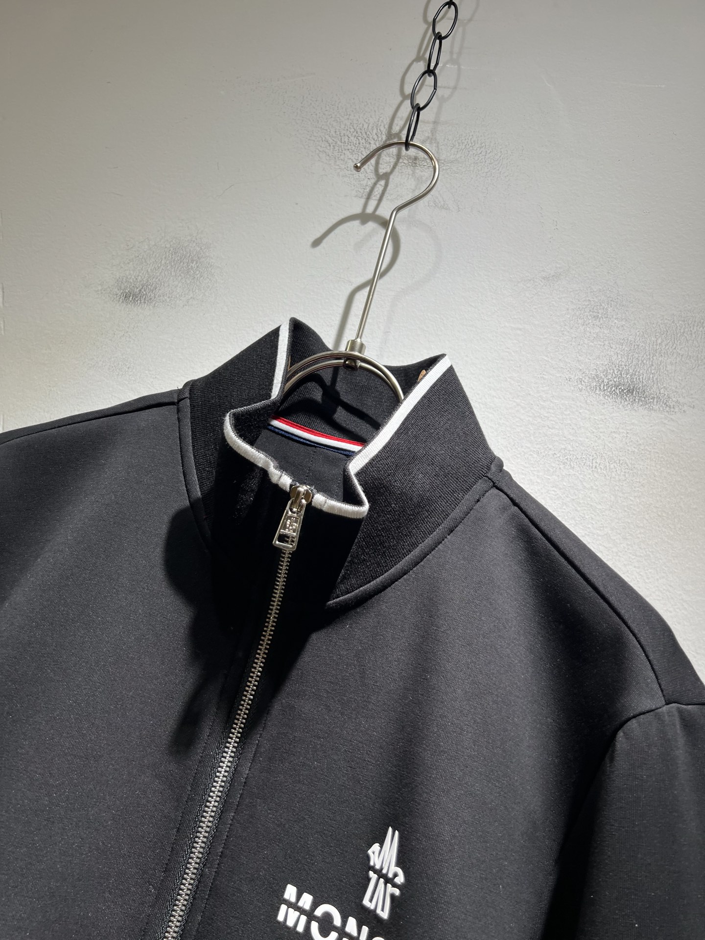 Moncl*r蒙*口2025秋冬男女同款情侣款👫最新的贸易订单拉链款卫衣，全品相！！网红款！工艺采用图案