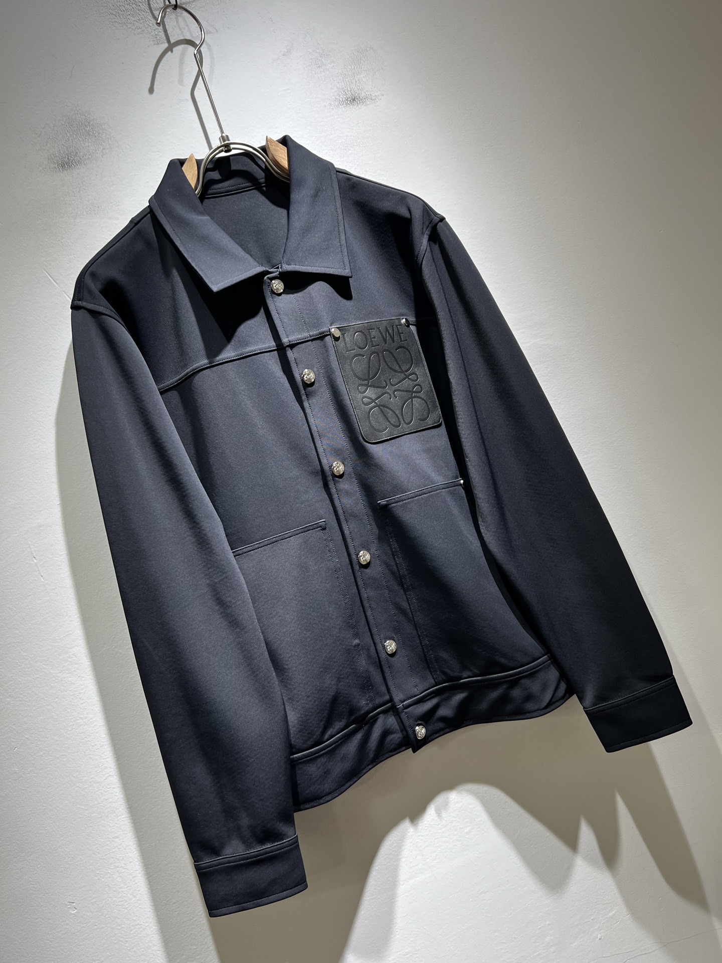 LO*WE/罗*威2025秋冬新款夹克外套，贸易公司渠道货，2025年最新品，官柜同步售卖，经典明星级单