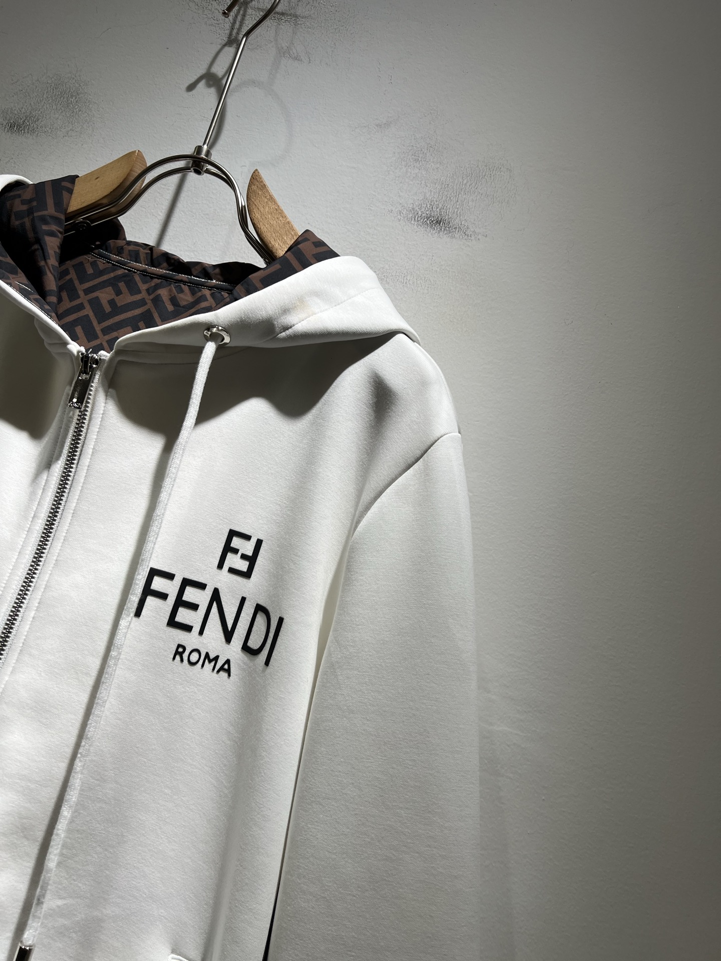 FEN*I 芬*迪2025秋冬新款FD家族男女同款连帽卫衣，男女同款👫百搭。意大利原厂订单，FD家族人气