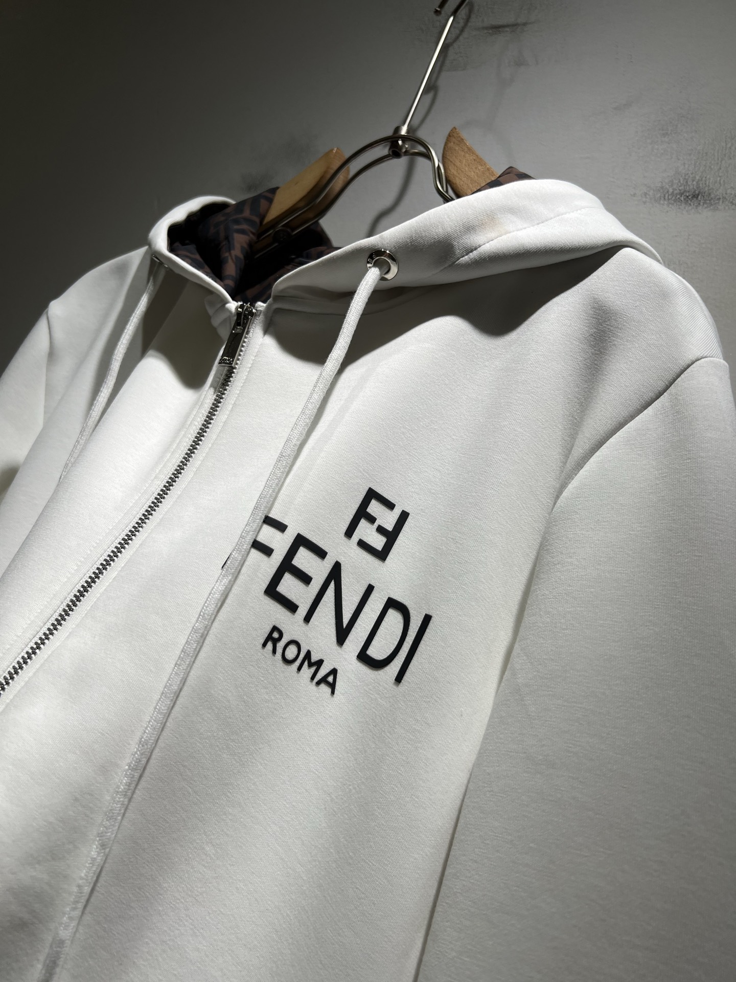 FEN*I 芬*迪2025秋冬新款FD家族男女同款连帽卫衣，男女同款👫百搭。意大利原厂订单，FD家族人气