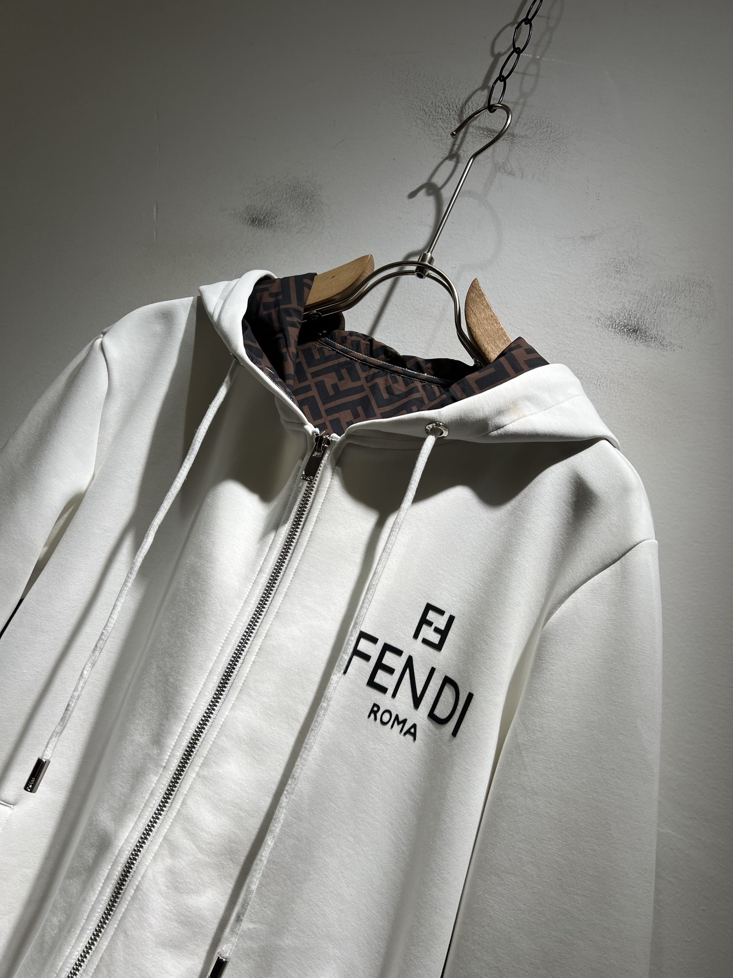 FEN*I 芬*迪2025秋冬新款FD家族男女同款连帽卫衣，男女同款👫百搭。意大利原厂订单，FD家族人气