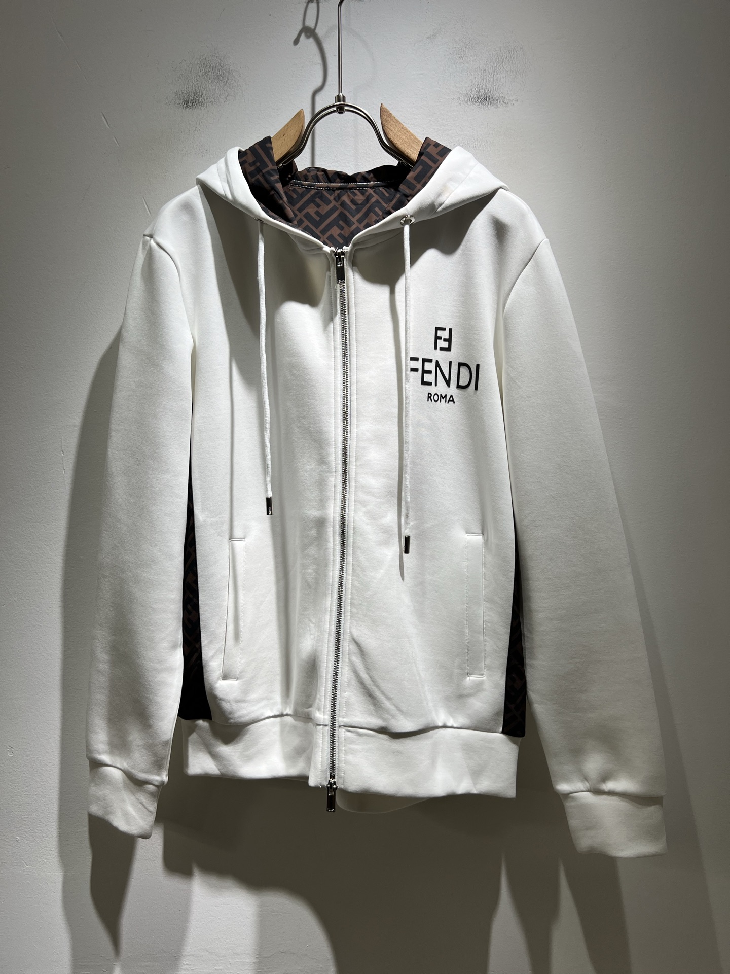 FEN*I 芬*迪2025秋冬新款FD家族男女同款连帽卫衣，男女同款👫百搭。意大利原厂订单，FD家族人气