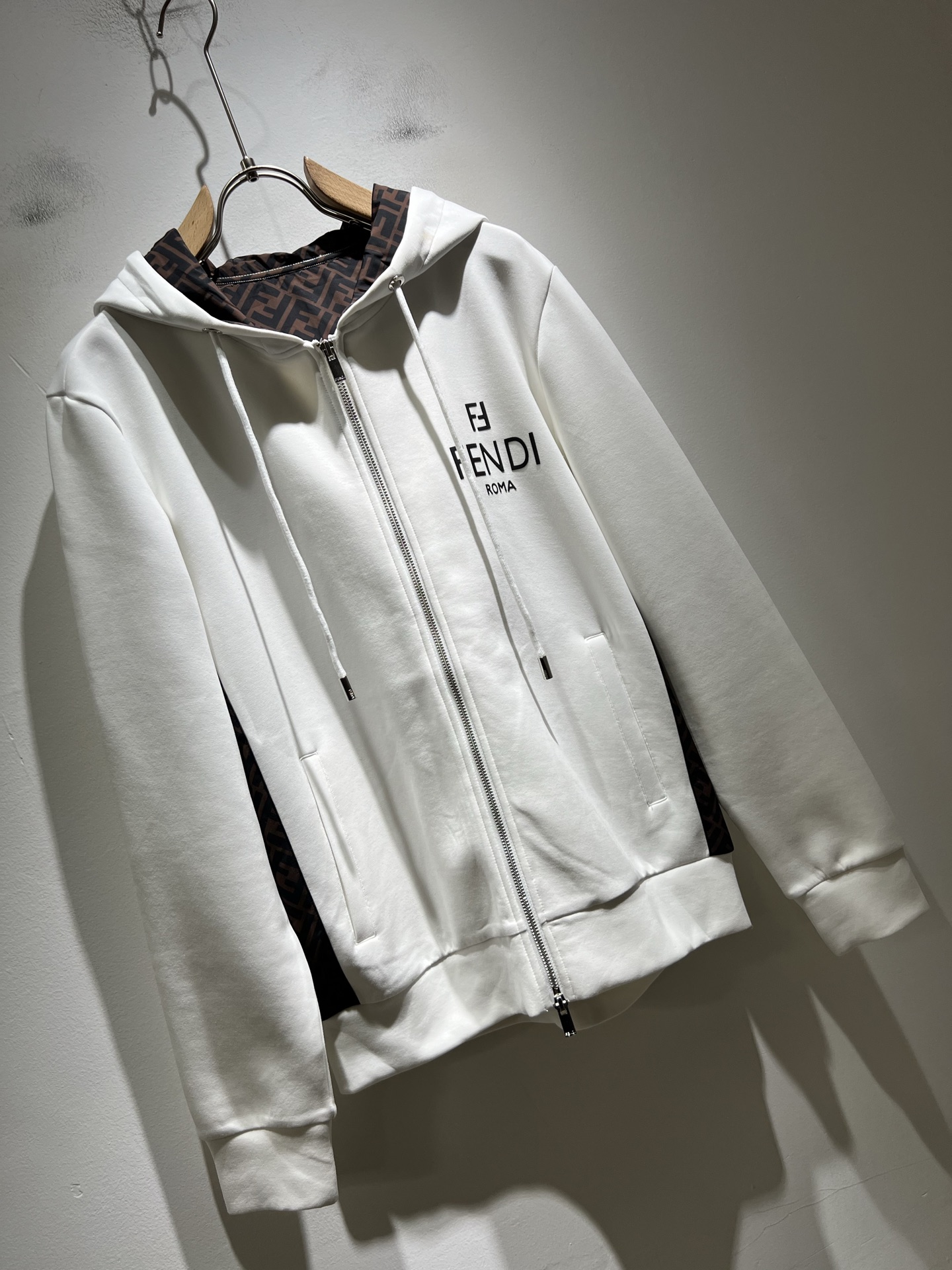 FEN*I 芬*迪2025秋冬新款FD家族男女同款连帽卫衣，男女同款👫百搭。意大利原厂订单，FD家族人气