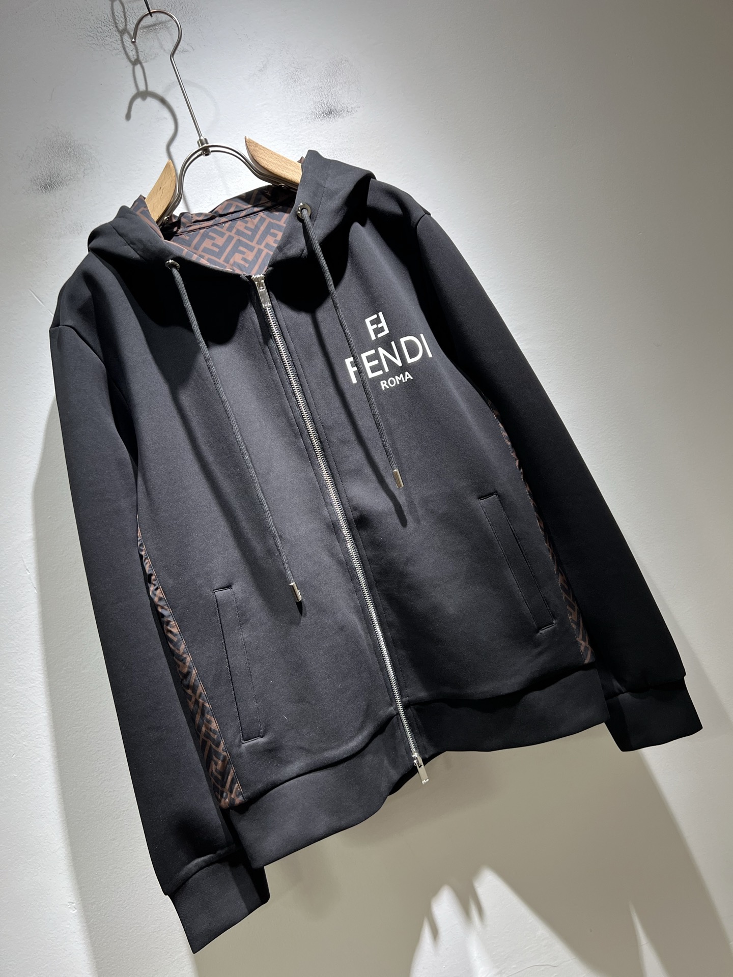 FEN*I 芬*迪2025秋冬新款FD家族男女同款连帽卫衣，男女同款👫百搭。意大利原厂订单，FD家族人气