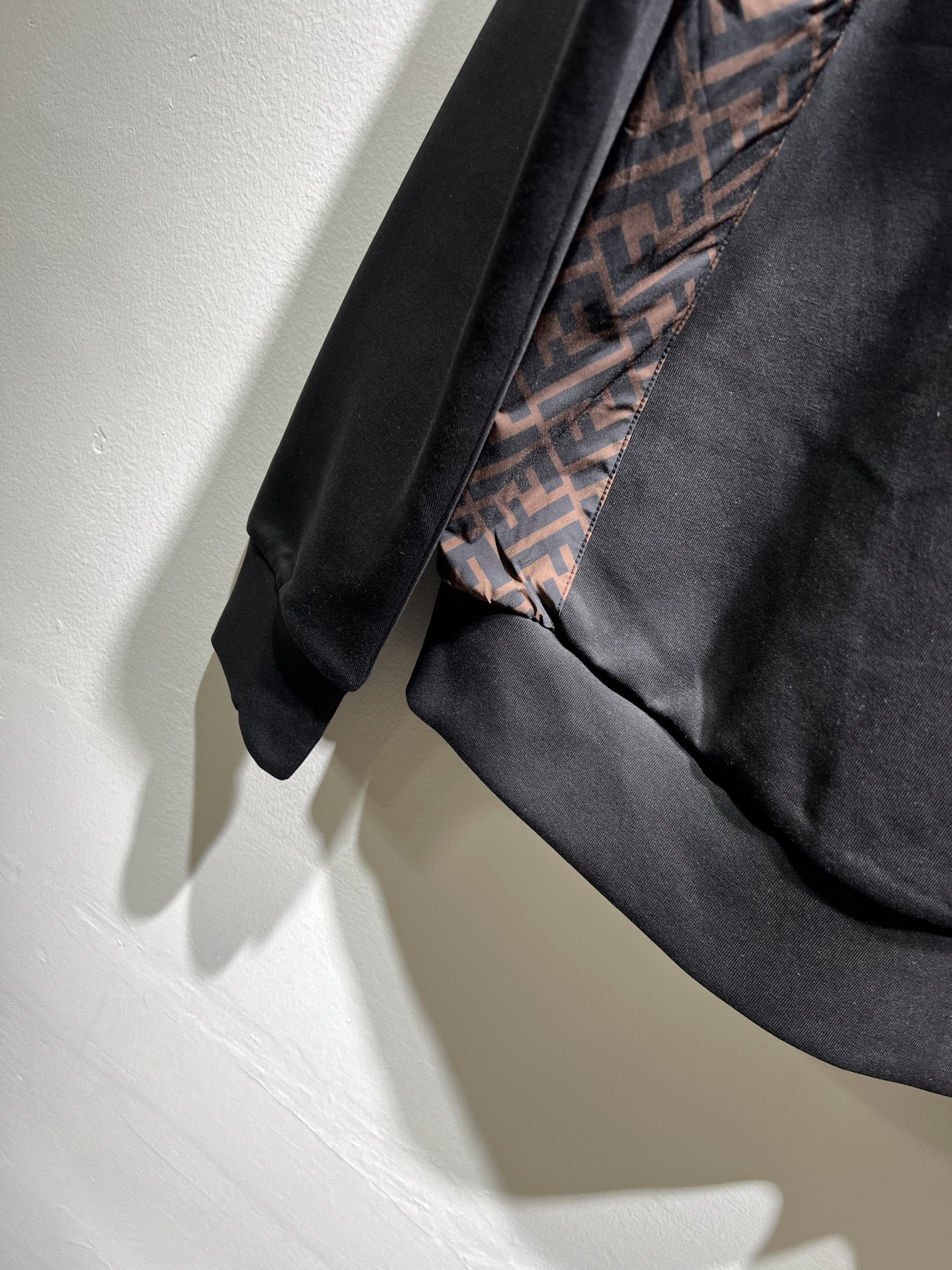 FEN*I 芬*迪2025秋冬新款FD家族男女同款连帽卫衣，男女同款👫百搭。意大利原厂订单，FD家族人气