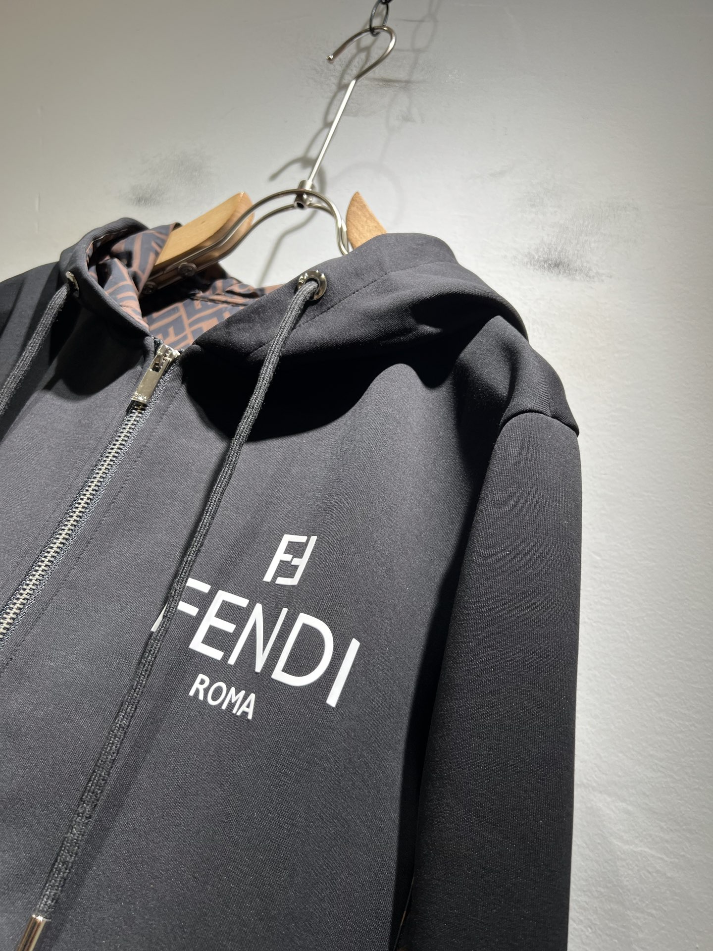 FEN*I 芬*迪2025秋冬新款FD家族男女同款连帽卫衣，男女同款👫百搭。意大利原厂订单，FD家族人气