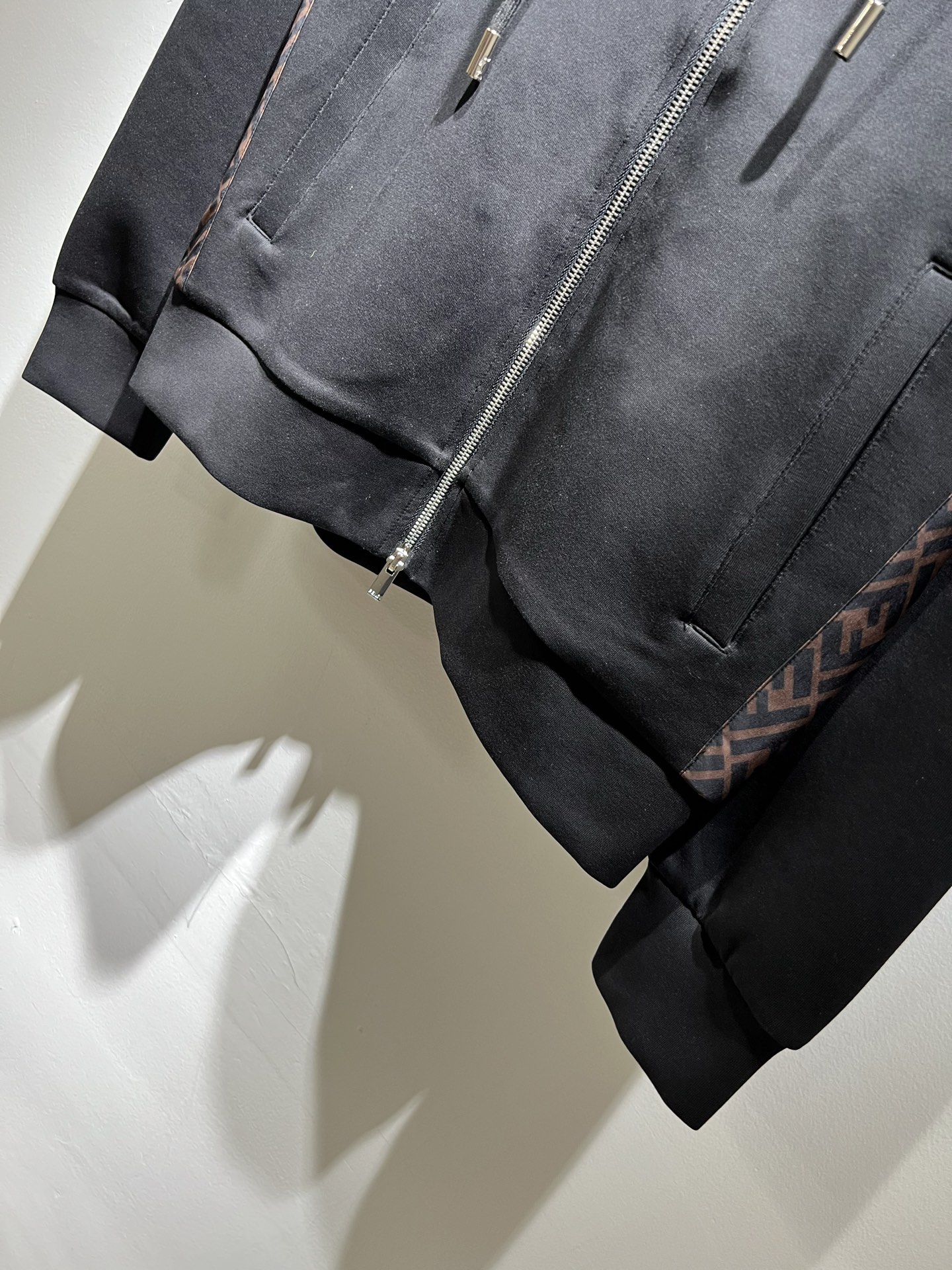 FEN*I 芬*迪2025秋冬新款FD家族男女同款连帽卫衣，男女同款👫百搭。意大利原厂订单，FD家族人气