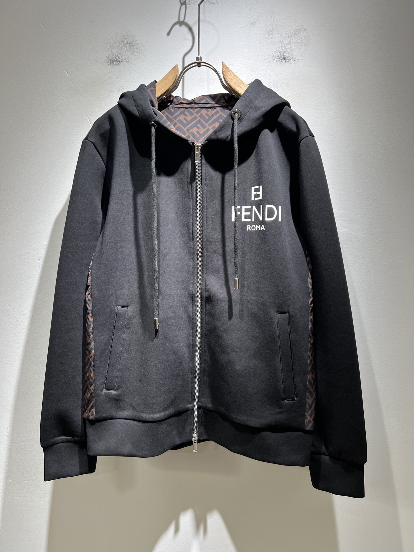 FEN*I 芬*迪2025秋冬新款FD家族男女同款连帽卫衣，男女同款👫百搭。意大利原厂订单，FD家族人气