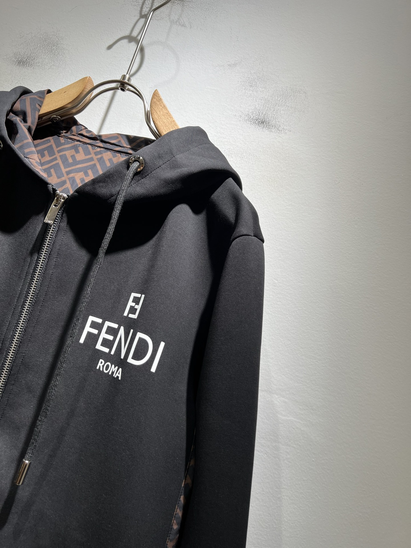 FEN*I 芬*迪2025秋冬新款FD家族男女同款连帽卫衣，男女同款👫百搭。意大利原厂订单，FD家族人气