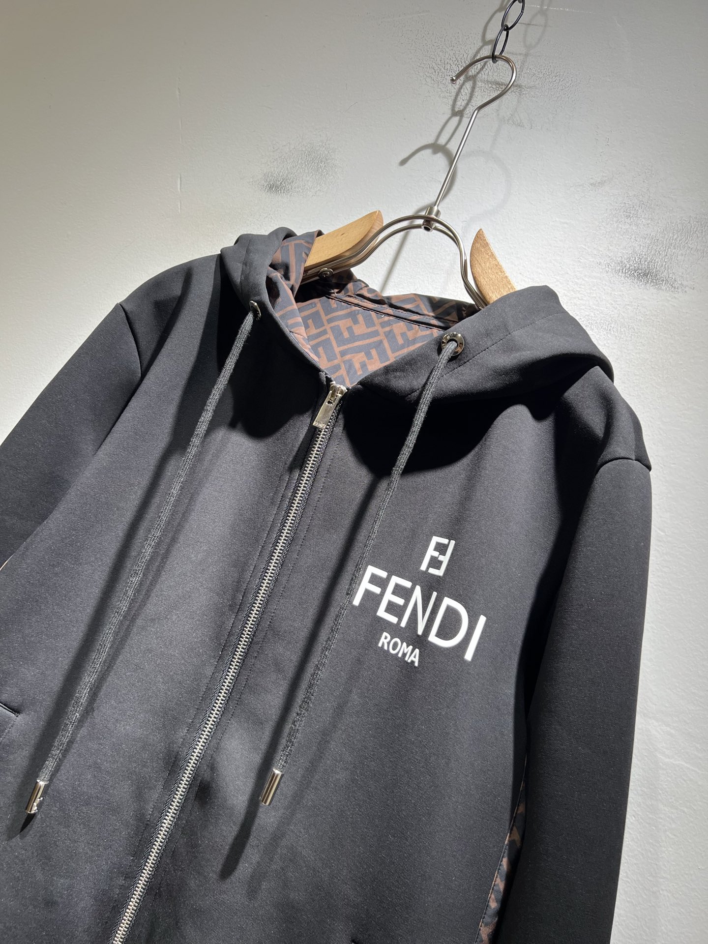 FEN*I 芬*迪2025秋冬新款FD家族男女同款连帽卫衣，男女同款👫百搭。意大利原厂订单，FD家族人气