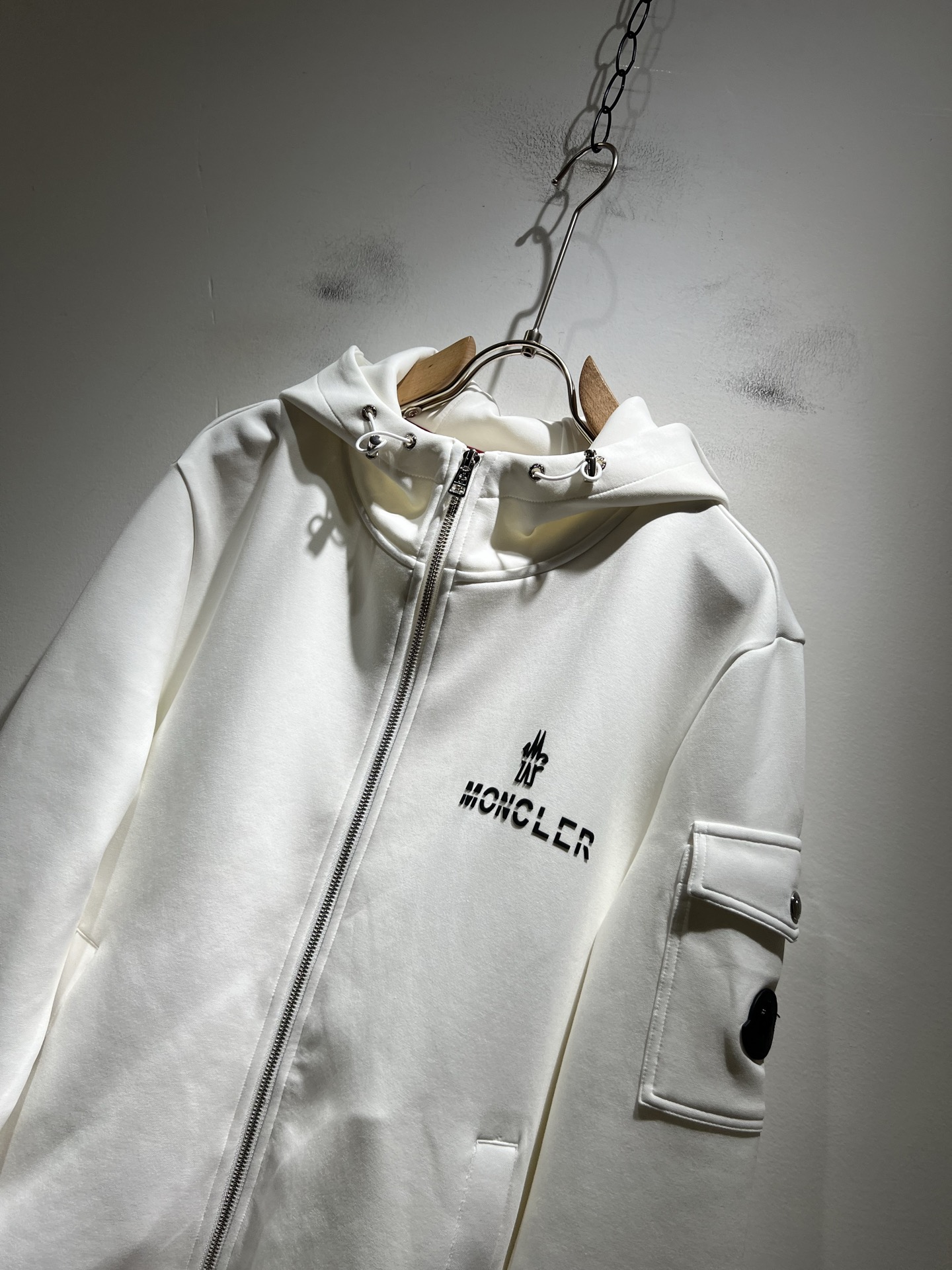 Moncl*r蒙*口2025秋冬男女同款情侣款👫最新的贸易订单长袖卫衣，全品相！！网红款！工艺采用图案l