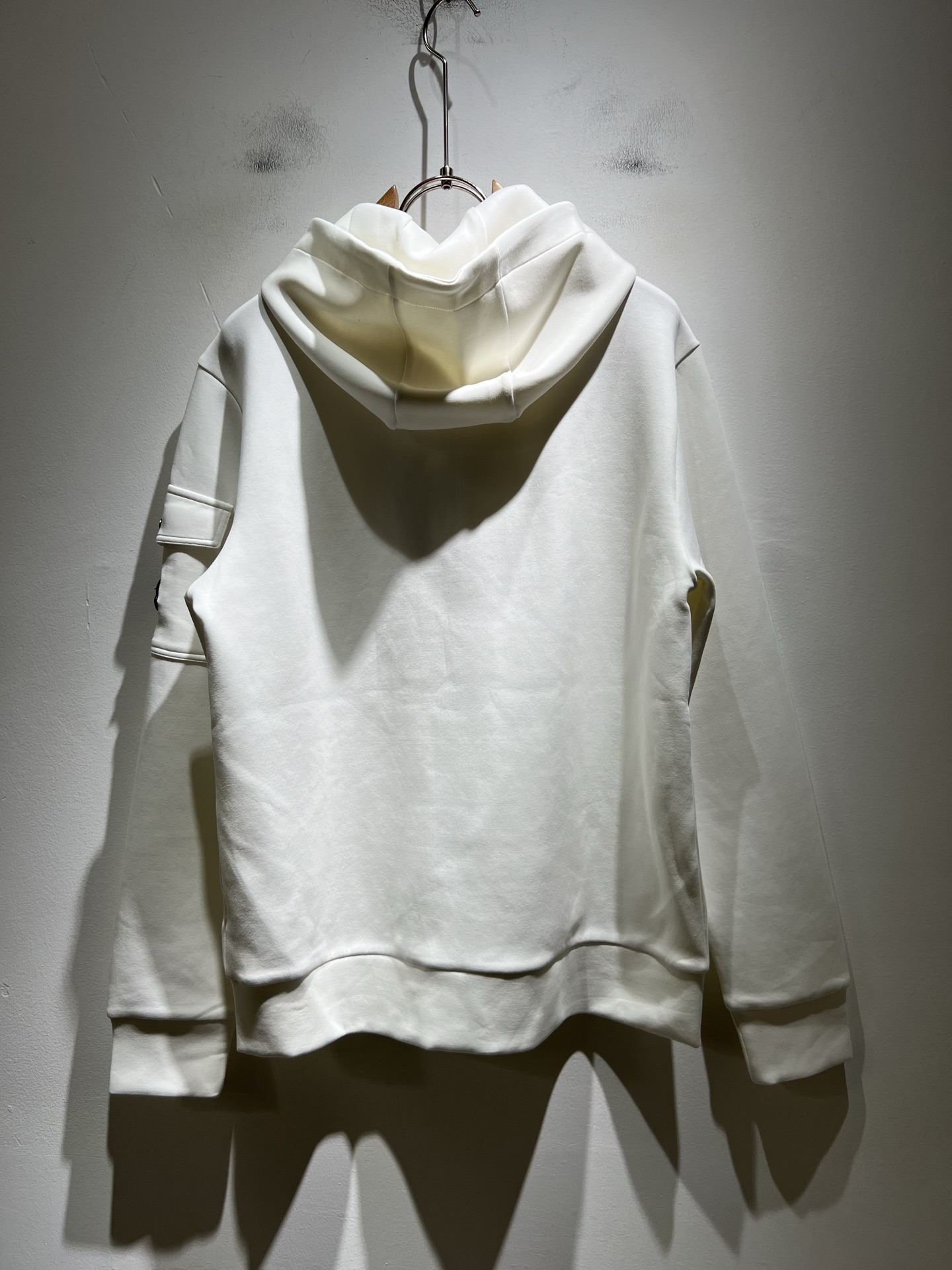 Moncl*r蒙*口2025秋冬男女同款情侣款👫最新的贸易订单长袖卫衣，全品相！！网红款！工艺采用图案l