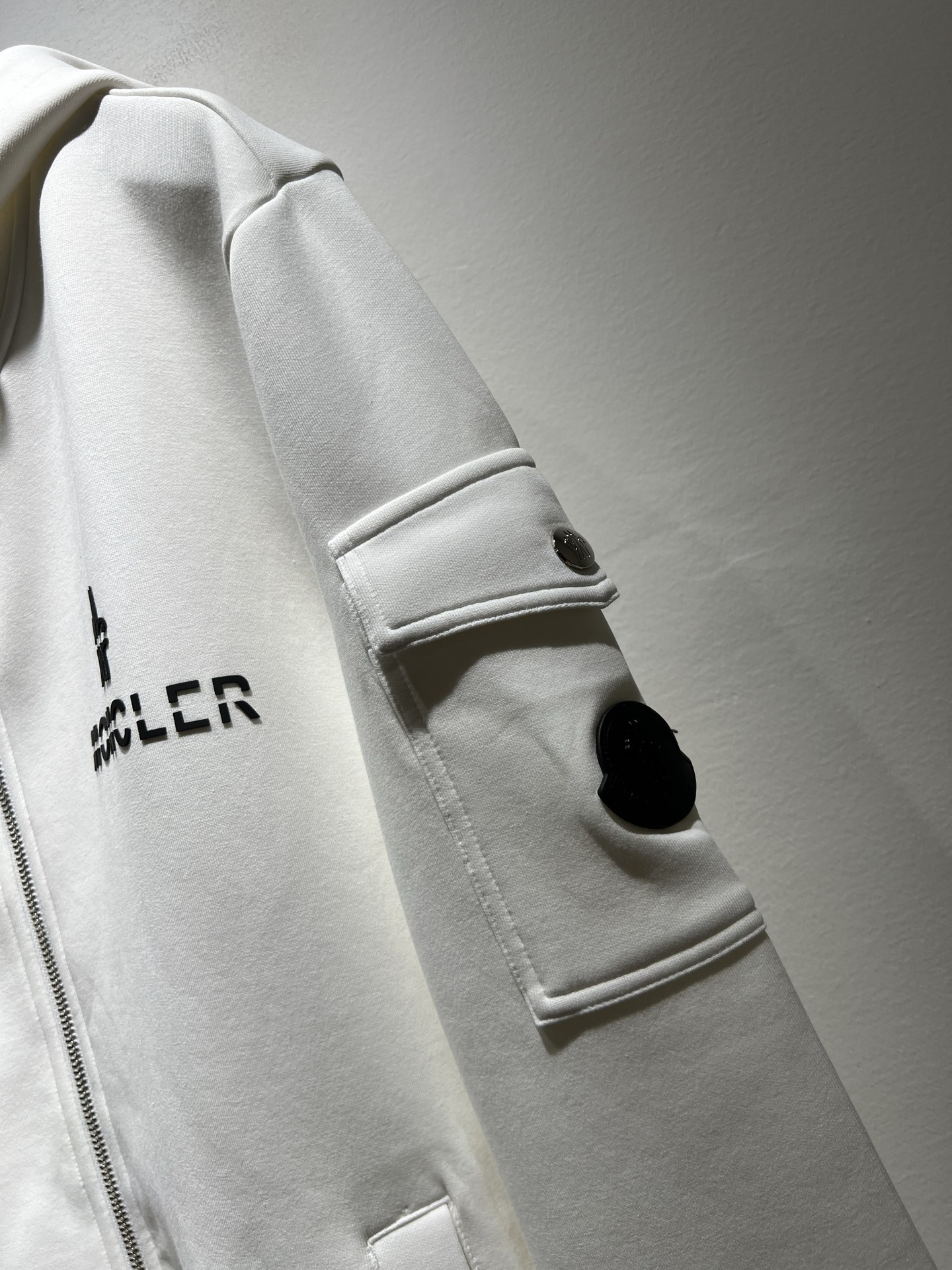 Moncl*r蒙*口2025秋冬男女同款情侣款👫最新的贸易订单长袖卫衣，全品相！！网红款！工艺采用图案l