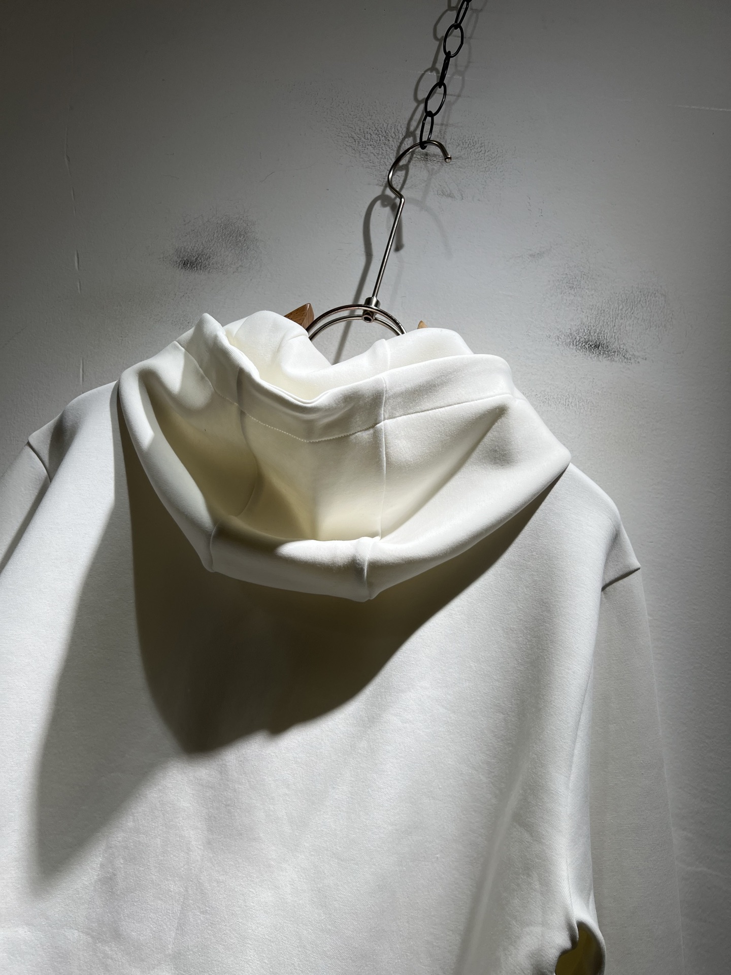 Moncl*r蒙*口2025秋冬男女同款情侣款👫最新的贸易订单长袖卫衣，全品相！！网红款！工艺采用图案l