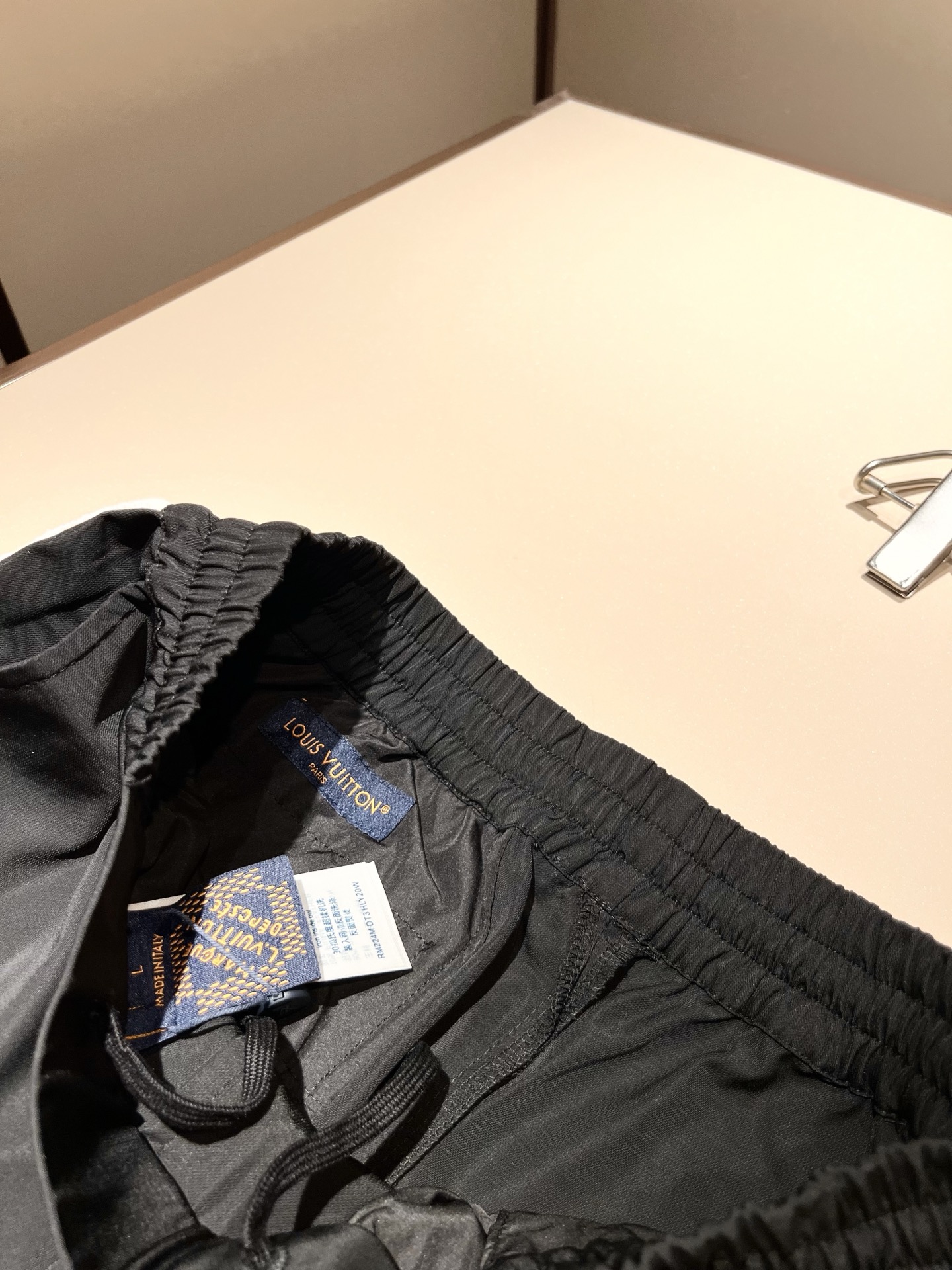 Louis Vuit*on 路易家族 2025秋冬新款套装，轻奢休闲套装，男女同款👫装饰！路易家族的新高