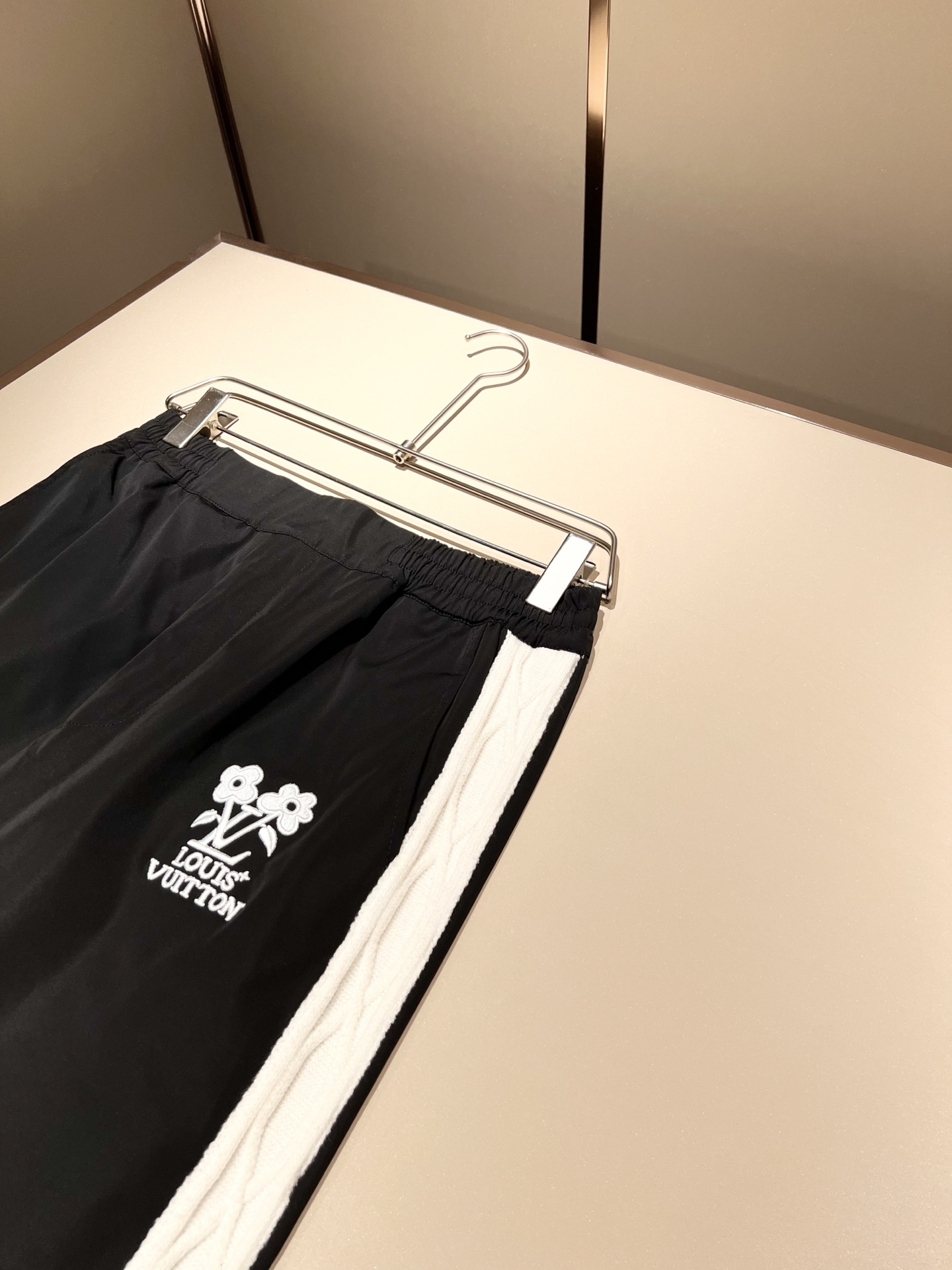 Louis Vuit*on 路易家族 2025秋冬新款套装，轻奢休闲套装，男女同款👫装饰！路易家族的新高