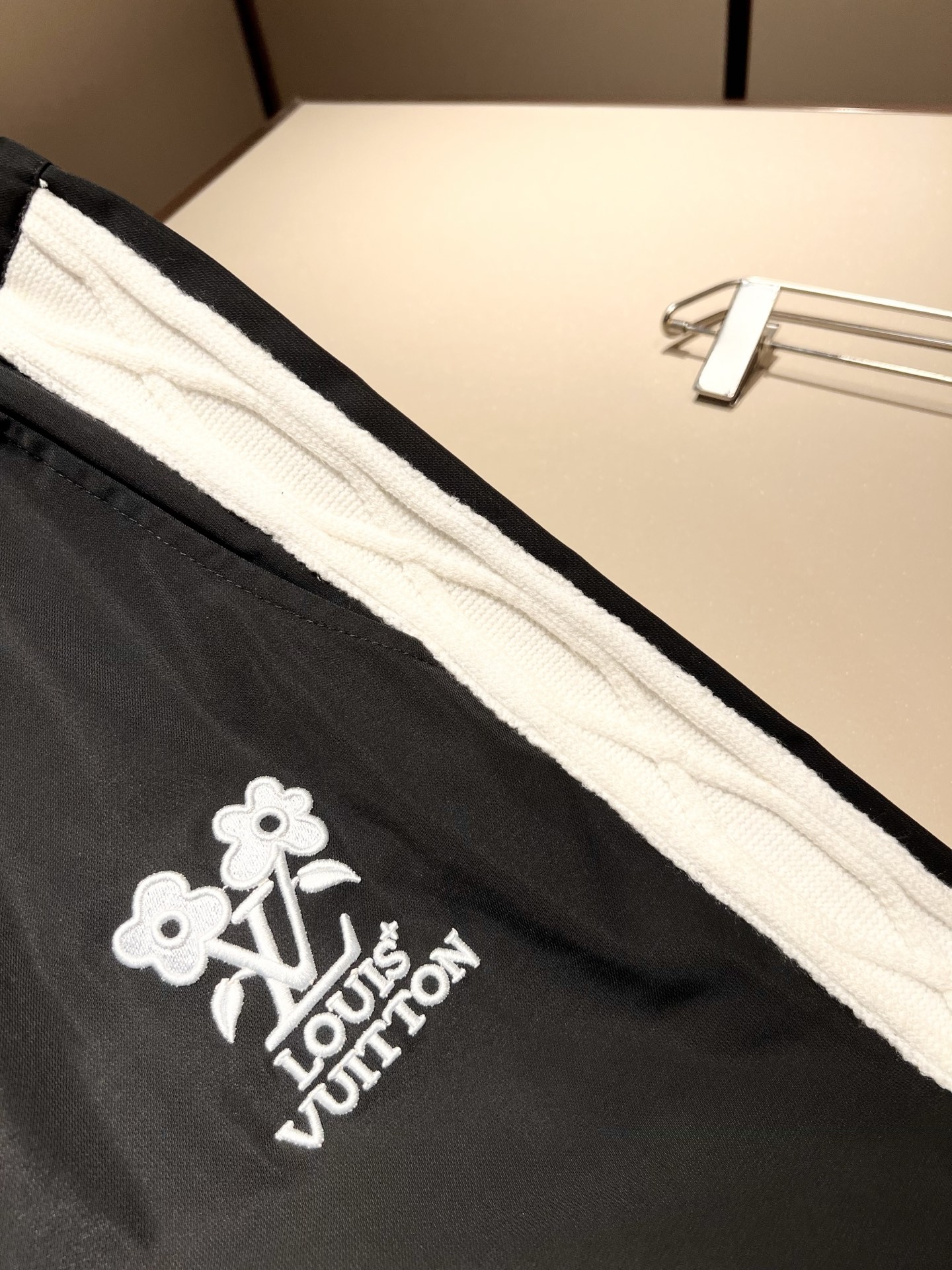 Louis Vuit*on 路易家族 2025秋冬新款套装，轻奢休闲套装，男女同款👫装饰！路易家族的新高