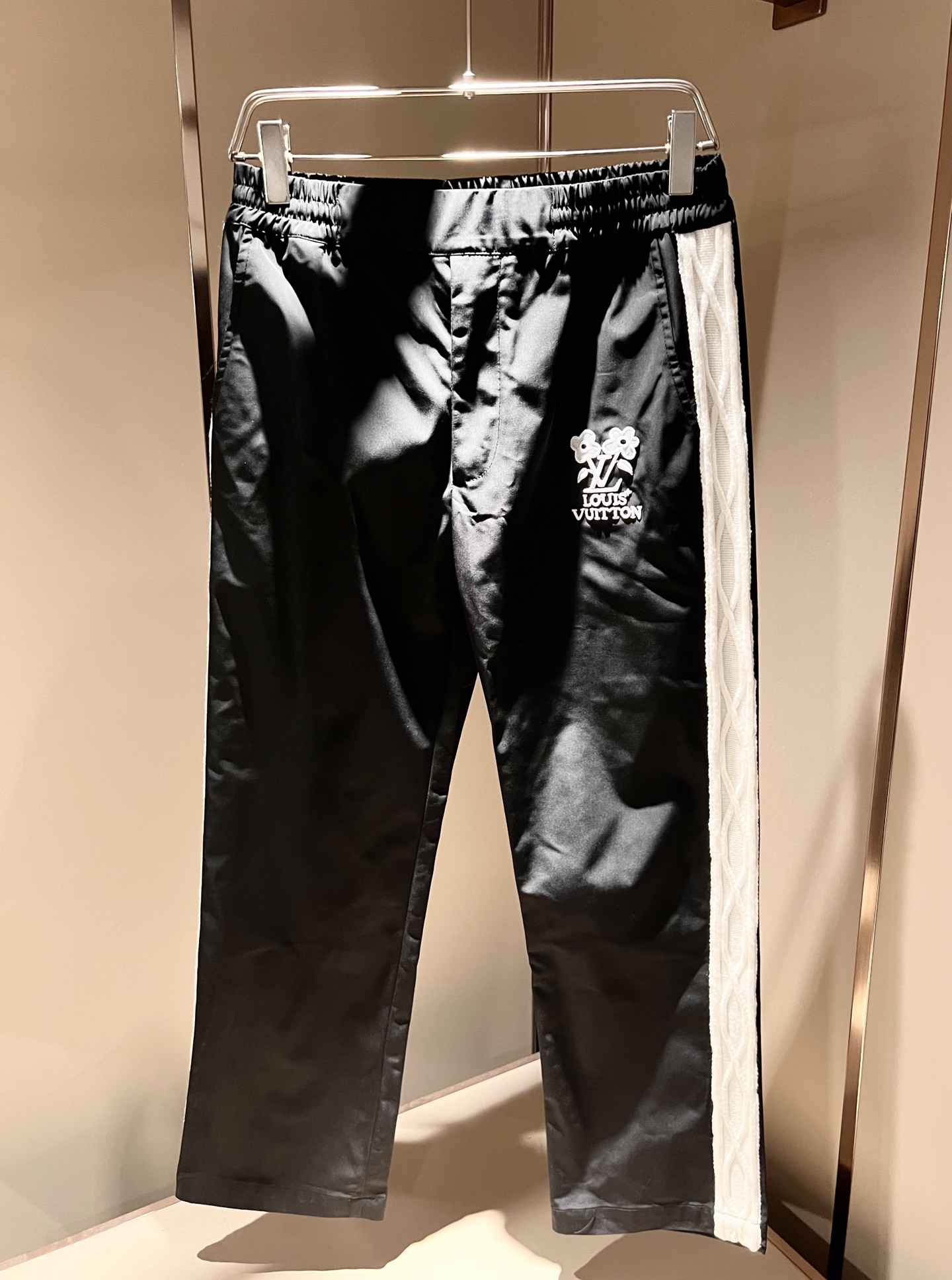 Louis Vuit*on 路易家族 2025秋冬新款套装，轻奢休闲套装，男女同款👫装饰！路易家族的新高