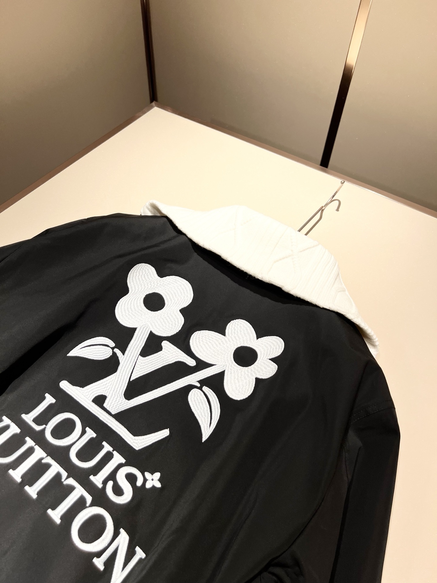 Louis Vuit*on 路易家族 2025秋冬新款套装，轻奢休闲套装，男女同款👫装饰！路易家族的新高