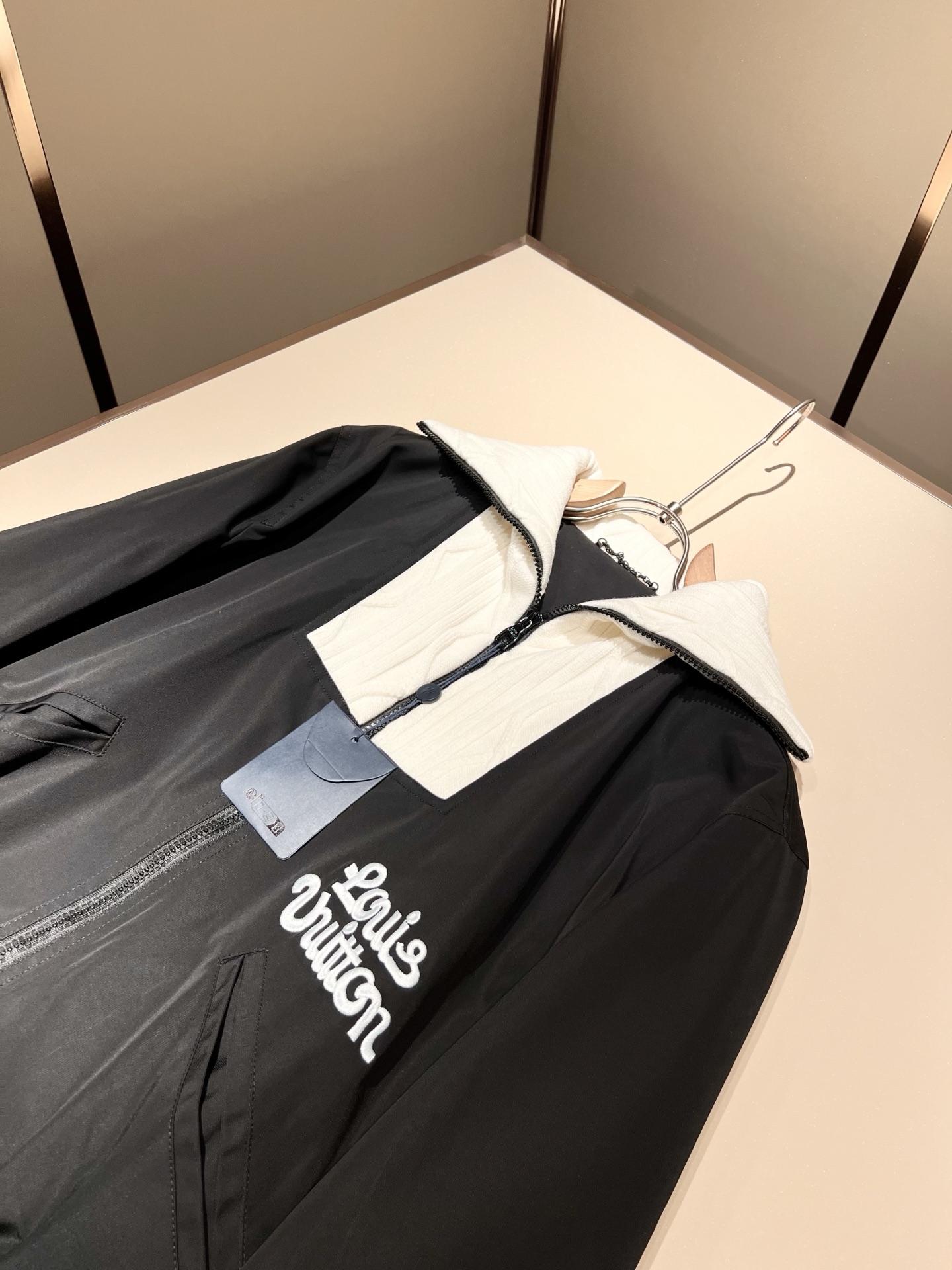 Louis Vuit*on 路易家族 2025秋冬新款套装，轻奢休闲套装，男女同款👫装饰！路易家族的新高