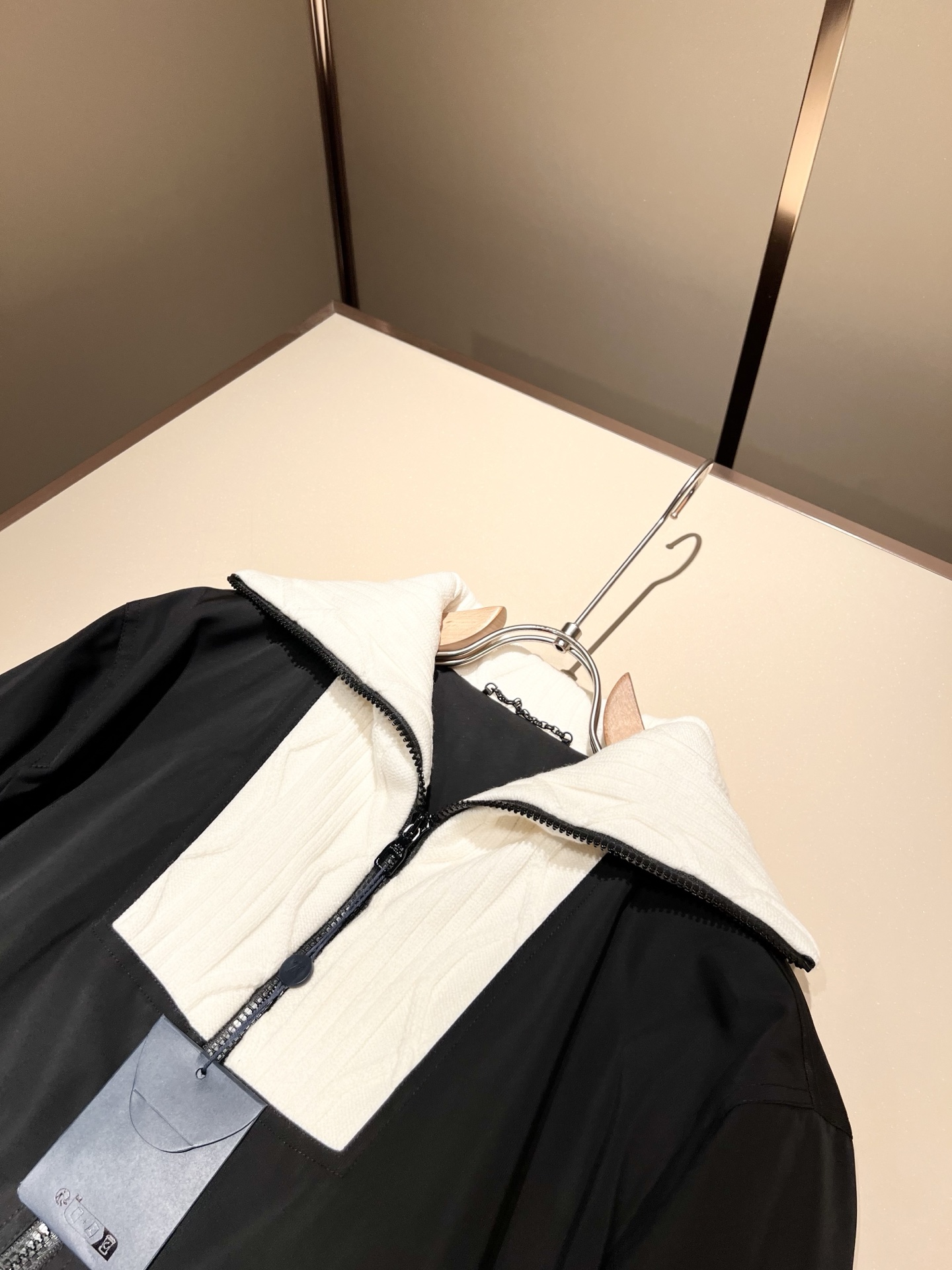 Louis Vuit*on 路易家族 2025秋冬新款套装，轻奢休闲套装，男女同款👫装饰！路易家族的新高