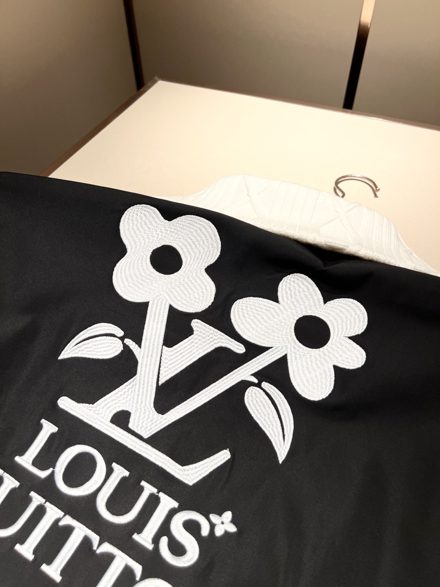 Louis Vuit*on 路易家族 2025秋冬新款套装，轻奢休闲套装，男女同款👫装饰！路易家族的新高