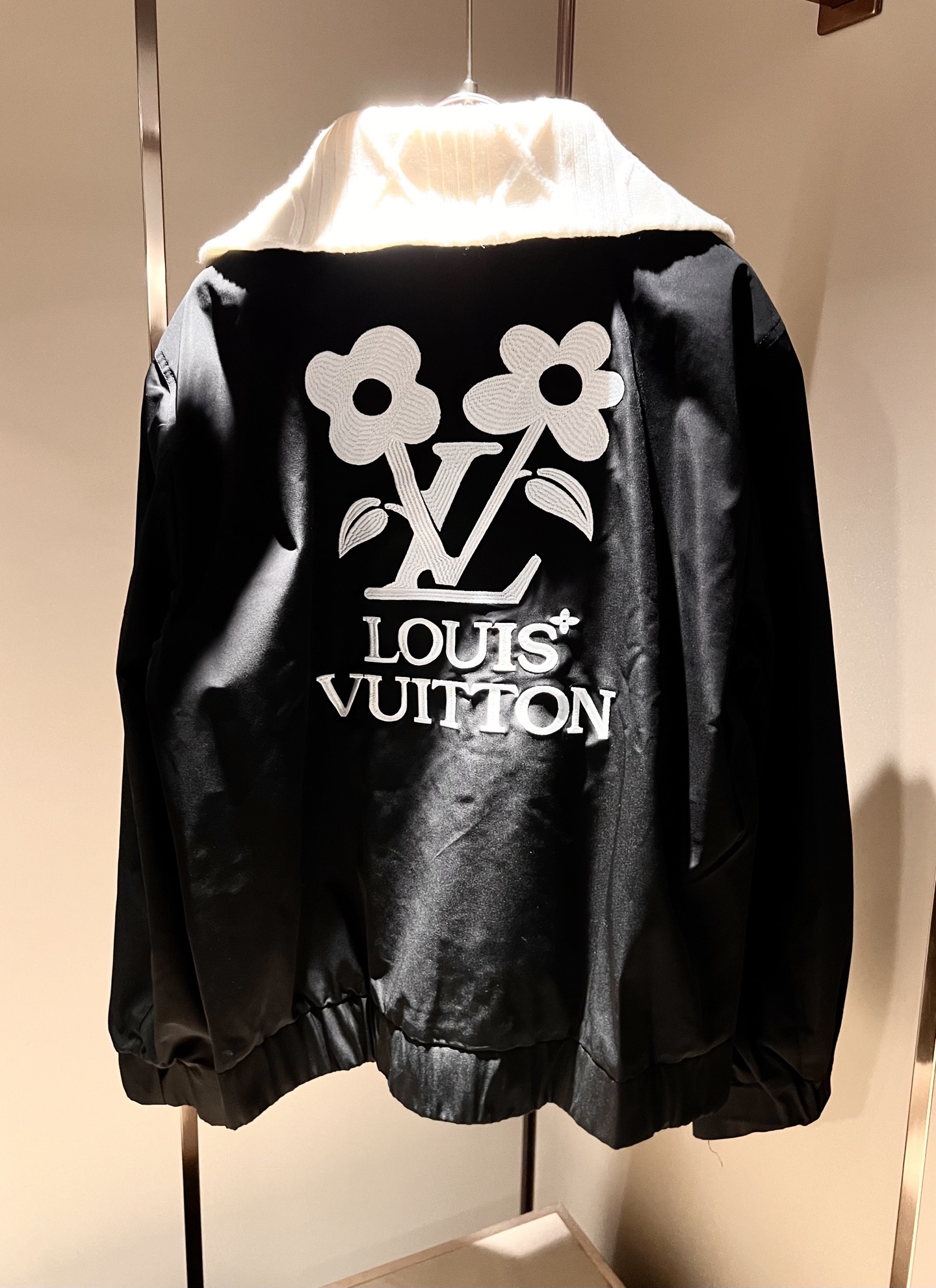 Louis Vuit*on 路易家族 2025秋冬新款套装，轻奢休闲套装，男女同款👫装饰！路易家族的新高