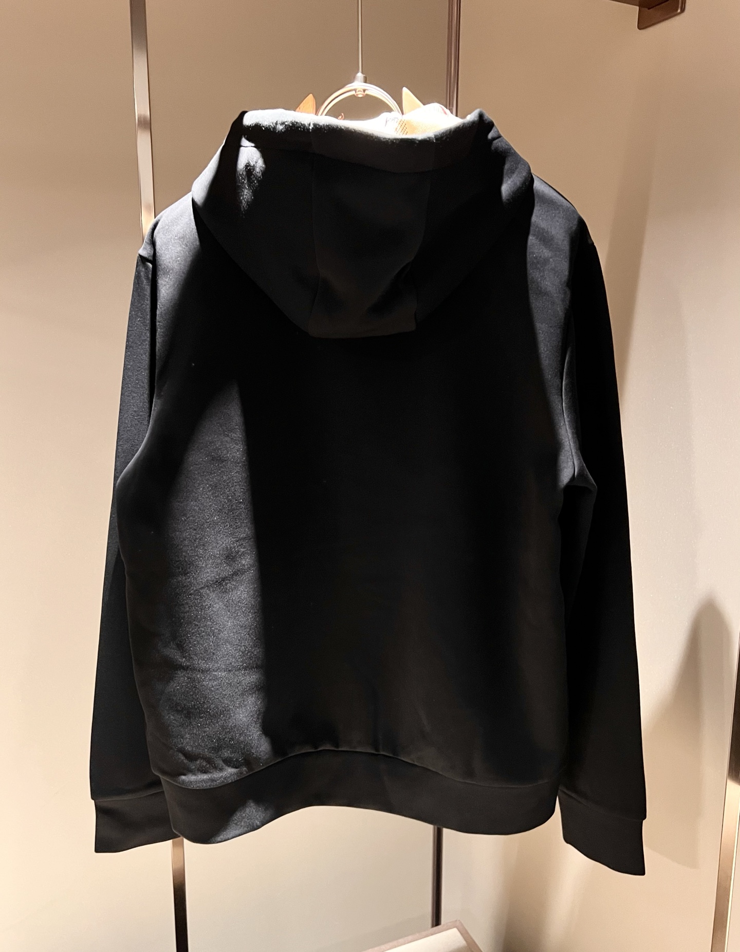 Bur*erry 巴*莉 2025秋冬新款男士休闲套装，品牌最新设计元素！既不单调也不复杂，好处的展现品