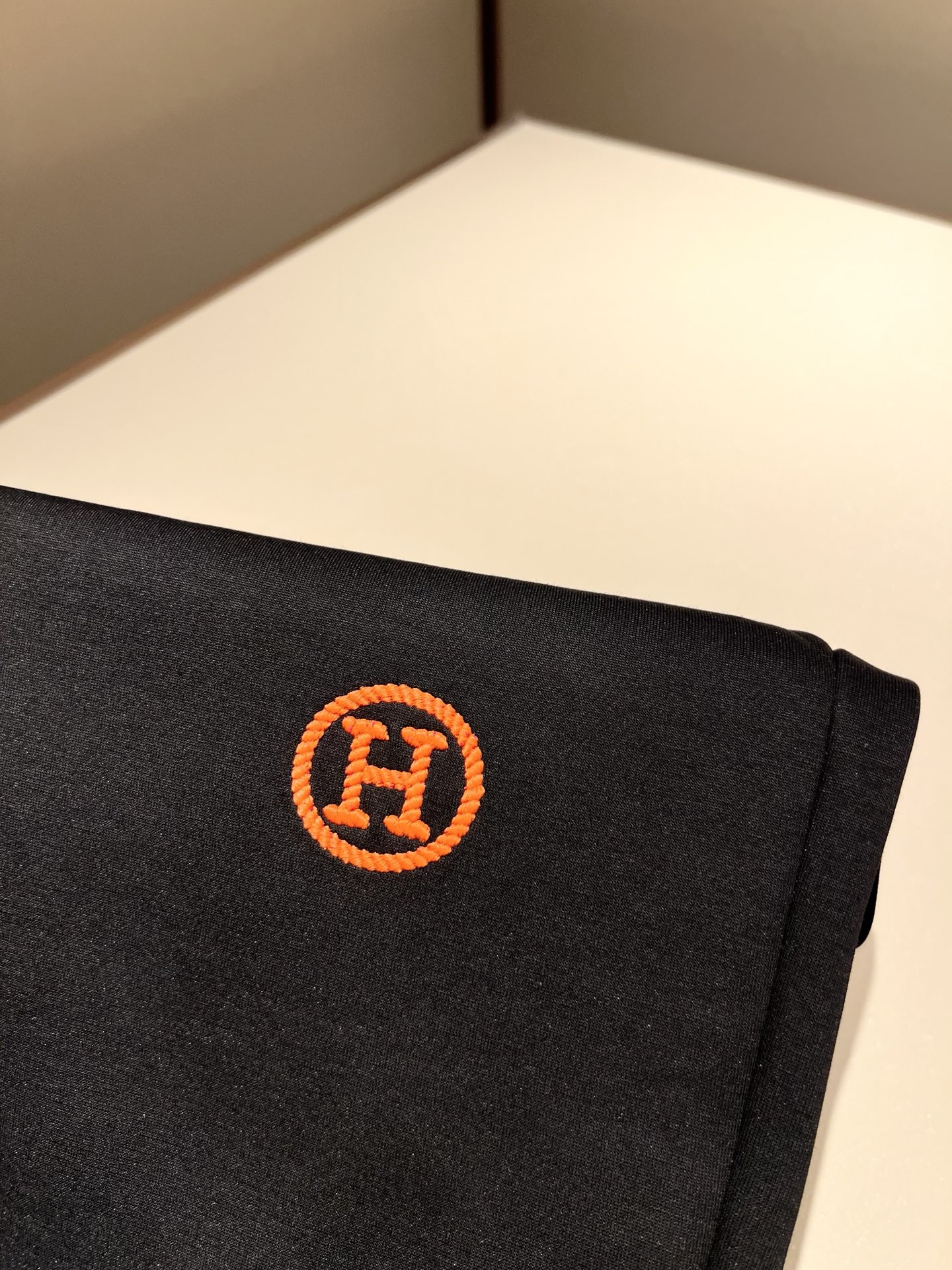 HERM*S爱*仕 2025秋冬男士高端休闲套装，海外贸易公司渠道订单 ！上海恒隆店在售！高级、简约，工