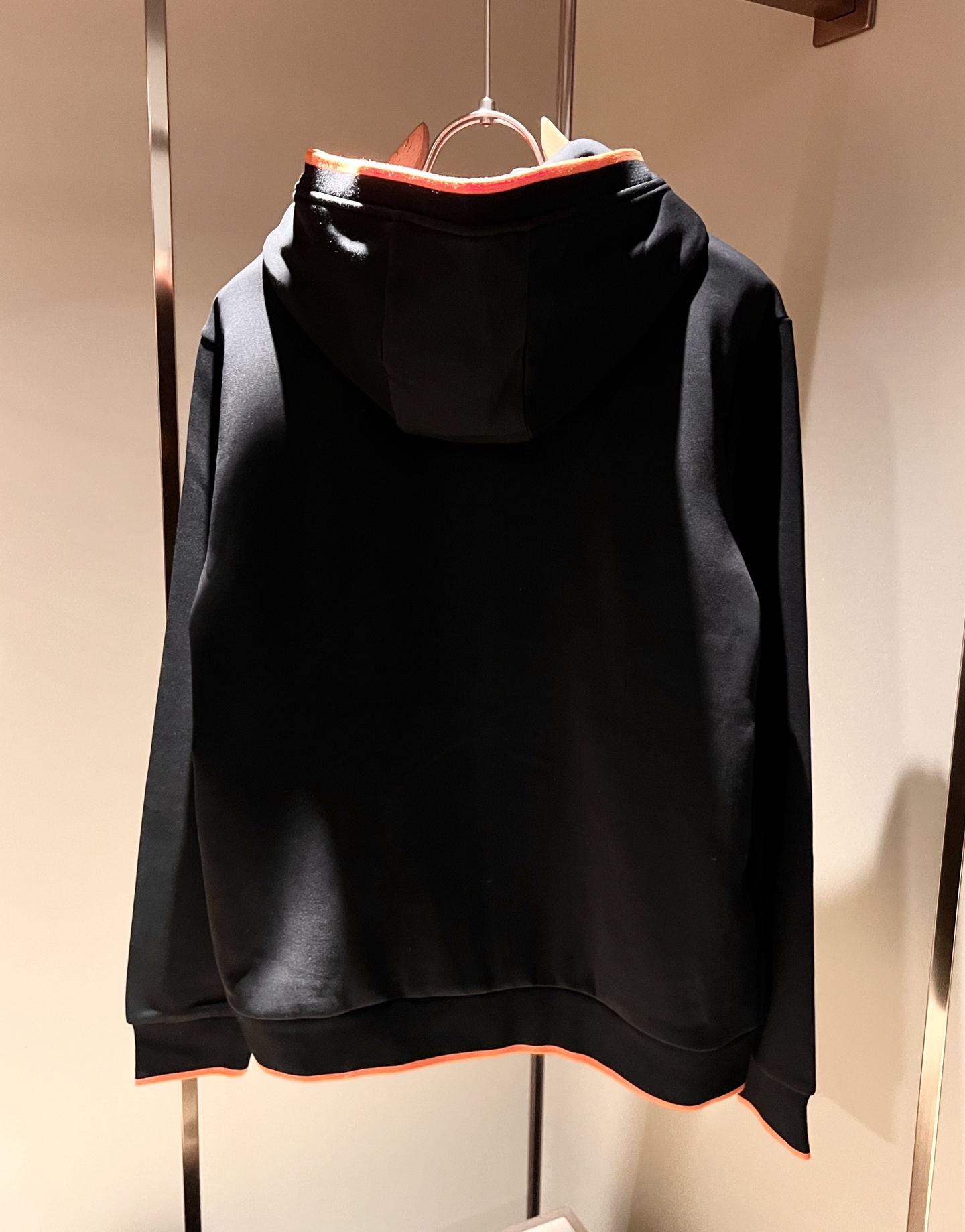 HERM*S爱*仕 2025秋冬男士高端休闲套装，海外贸易公司渠道订单 ！上海恒隆店在售！高级、简约，工