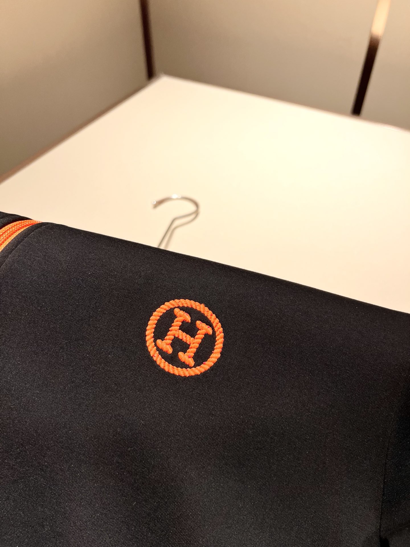 HERM*S爱*仕 2025秋冬男士高端休闲套装，海外贸易公司渠道订单 ！上海恒隆店在售！高级、简约，工