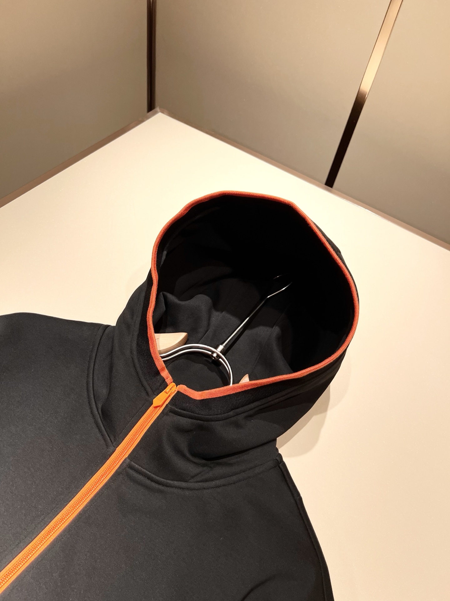 HERM*S爱*仕 2025秋冬男士高端休闲套装，海外贸易公司渠道订单 ！上海恒隆店在售！高级、简约，工