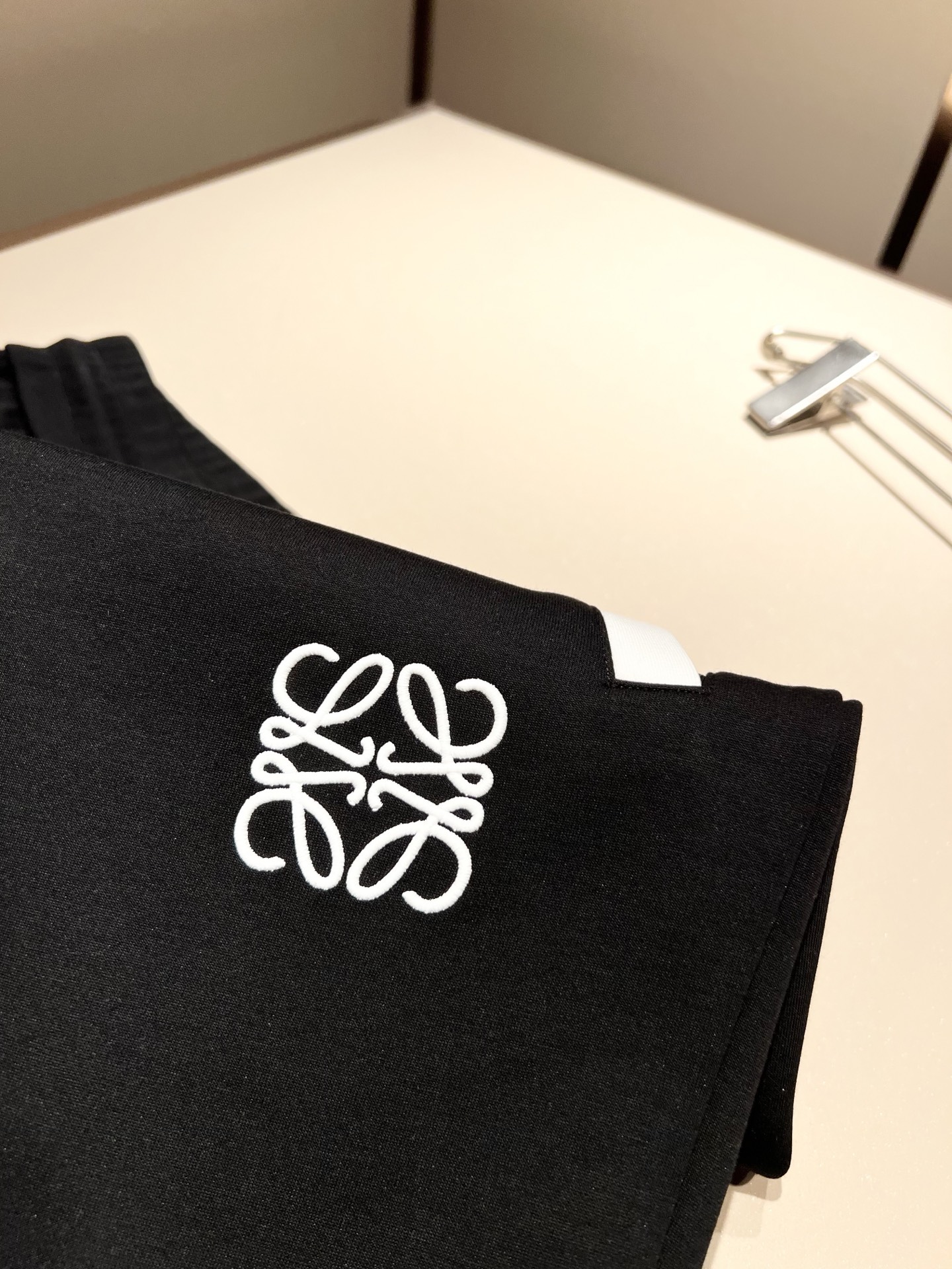 LOE*WE罗*威 2024秋冬男女同款👫卫衣套装，意大利原厂订单渠道，极具个性高级潮风，标志logo图