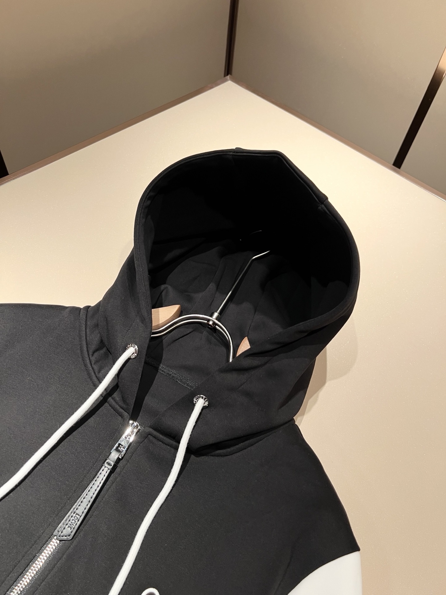 LOE*WE罗*威 2024秋冬男女同款👫卫衣套装，意大利原厂订单渠道，极具个性高级潮风，标志logo图