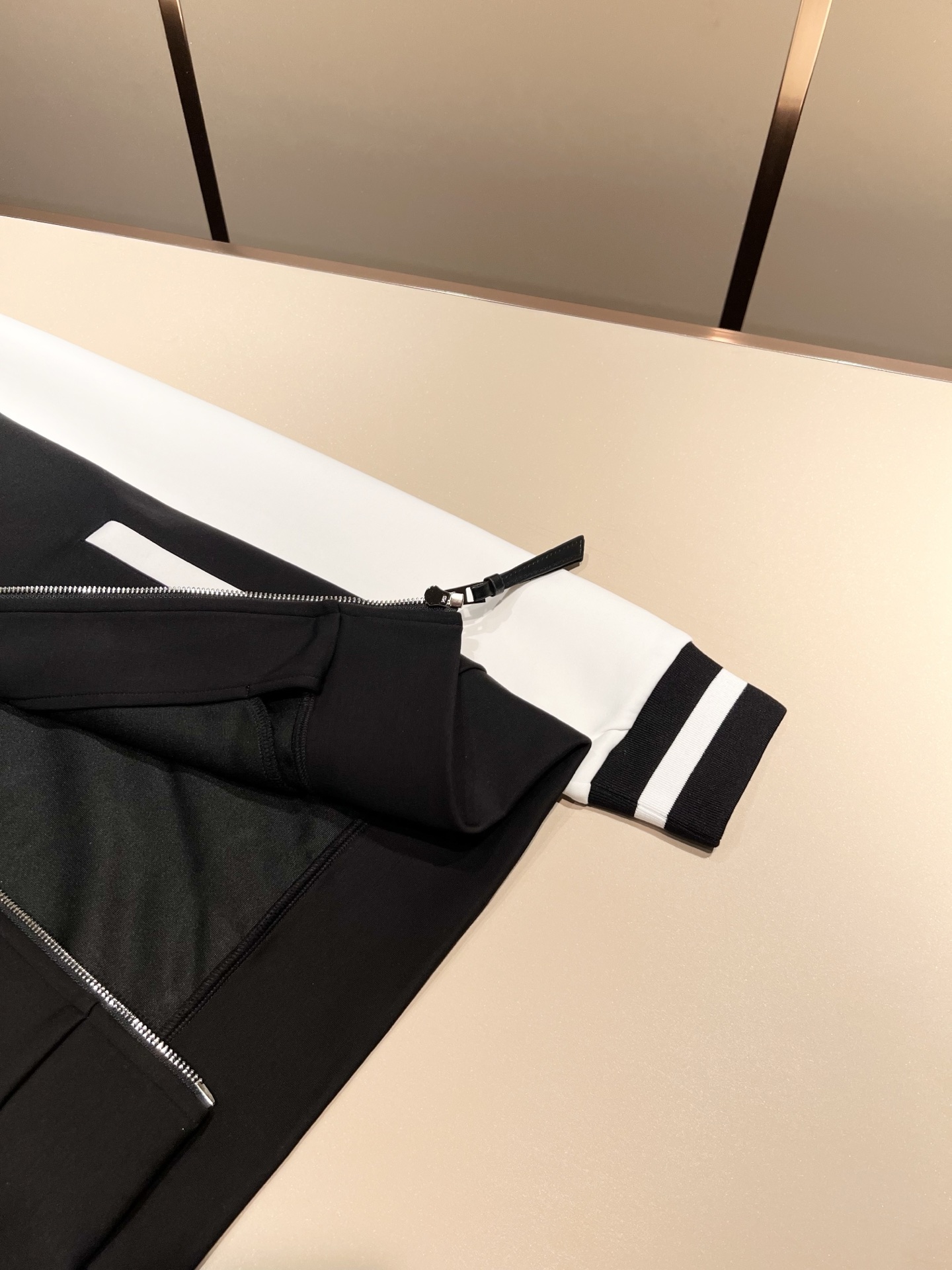 LOE*WE罗*威 2024秋冬男女同款👫卫衣套装，意大利原厂订单渠道，极具个性高级潮风，标志logo图