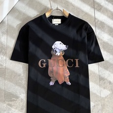 Gucc*古家 2025春夏新款男女同情侣款👫休闲宽松棉质圆领短袖T恤衫!贸易公司渠道稀出,同步官网发售 Gucc*古家 2025春夏新款男女同情侣款👫休闲宽松棉质圆领短袖T恤衫!贸易公司渠道稀出,同步官网发售