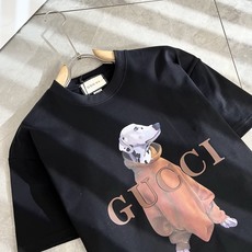 Gucc*古家 2025春夏新款男女同情侣款👫休闲宽松棉质圆领短袖T恤衫!贸易公司渠道稀出,同步官网发售 Gucc*古家 2025春夏新款男女同情侣款👫休闲宽松棉质圆领短袖T恤衫!贸易公司渠道稀出,同步官网发售