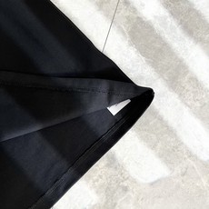 Gucc*古家 2025春夏新款男女同情侣款👫休闲宽松棉质圆领短袖T恤衫!贸易公司渠道稀出,同步官网发售 Gucc*古家 2025春夏新款男女同情侣款👫休闲宽松棉质圆领短袖T恤衫!贸易公司渠道稀出,同步官网发售