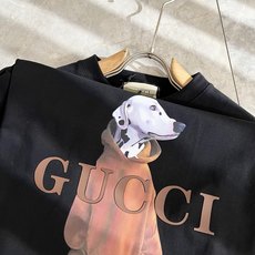 Gucc*古家 2025春夏新款男女同情侣款👫休闲宽松棉质圆领短袖T恤衫!贸易公司渠道稀出,同步官网发售 Gucc*古家 2025春夏新款男女同情侣款👫休闲宽松棉质圆领短袖T恤衫!贸易公司渠道稀出,同步官网发售
