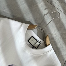 Gucc*古家 2025春夏新款男女同情侣款👫休闲宽松棉质圆领短袖T恤衫!贸易公司渠道稀出,同步官网发售 Gucc*古家 2025春夏新款男女同情侣款👫休闲宽松棉质圆领短袖T恤衫!贸易公司渠道稀出,同步官网发售