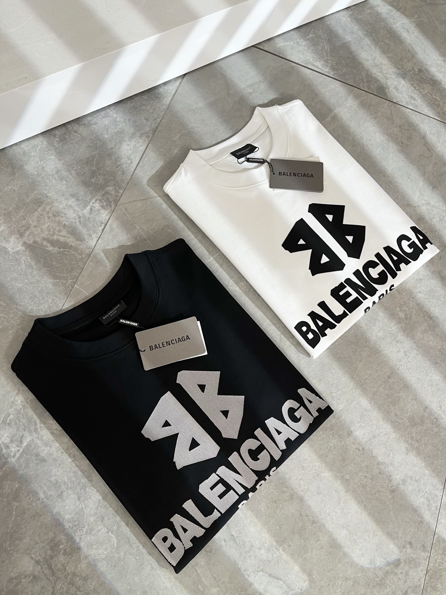 BALENCI*GA巴黎*家 2025春夏新款男女同款👫短袖T恤！走秀图案印花时尚休闲短袖T恤衫！设计l
