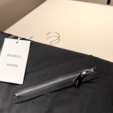Botte*aVene*te葆碟家2025秋冬男士休闲套装,完美品相,第一眼看到这款夹克,百搭的实穿款! Botte*aVene*te葆碟家2025秋冬男士休闲套装,完美品相,第一眼看到这款夹克,百搭的实穿款!