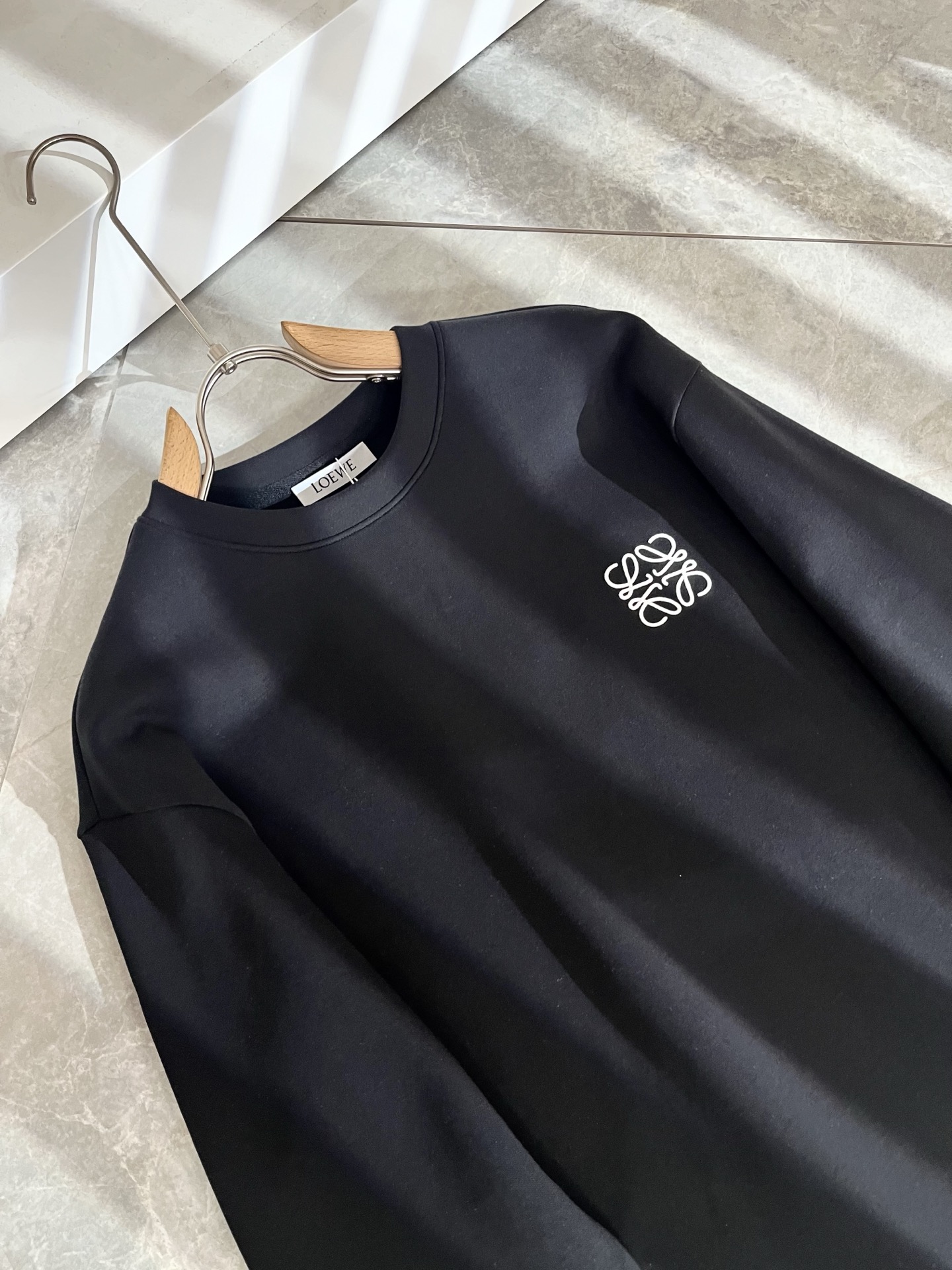 LOE*WE罗*威 2025秋冬男女同款👫长袖卫衣，意大利原厂订单渠道，极具个性高级潮风，标志logo刺