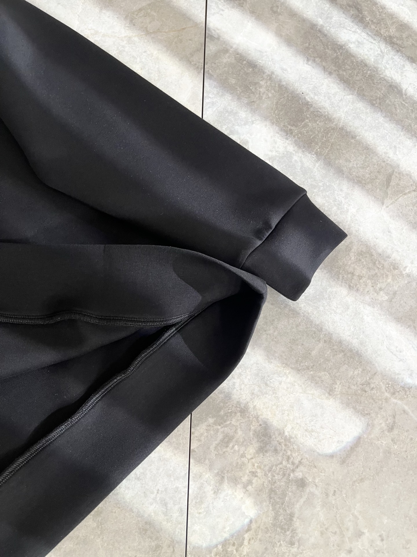 LOE*WE罗*威 2025秋冬男女同款👫长袖卫衣，意大利原厂订单渠道，极具个性高级潮风，标志logo刺