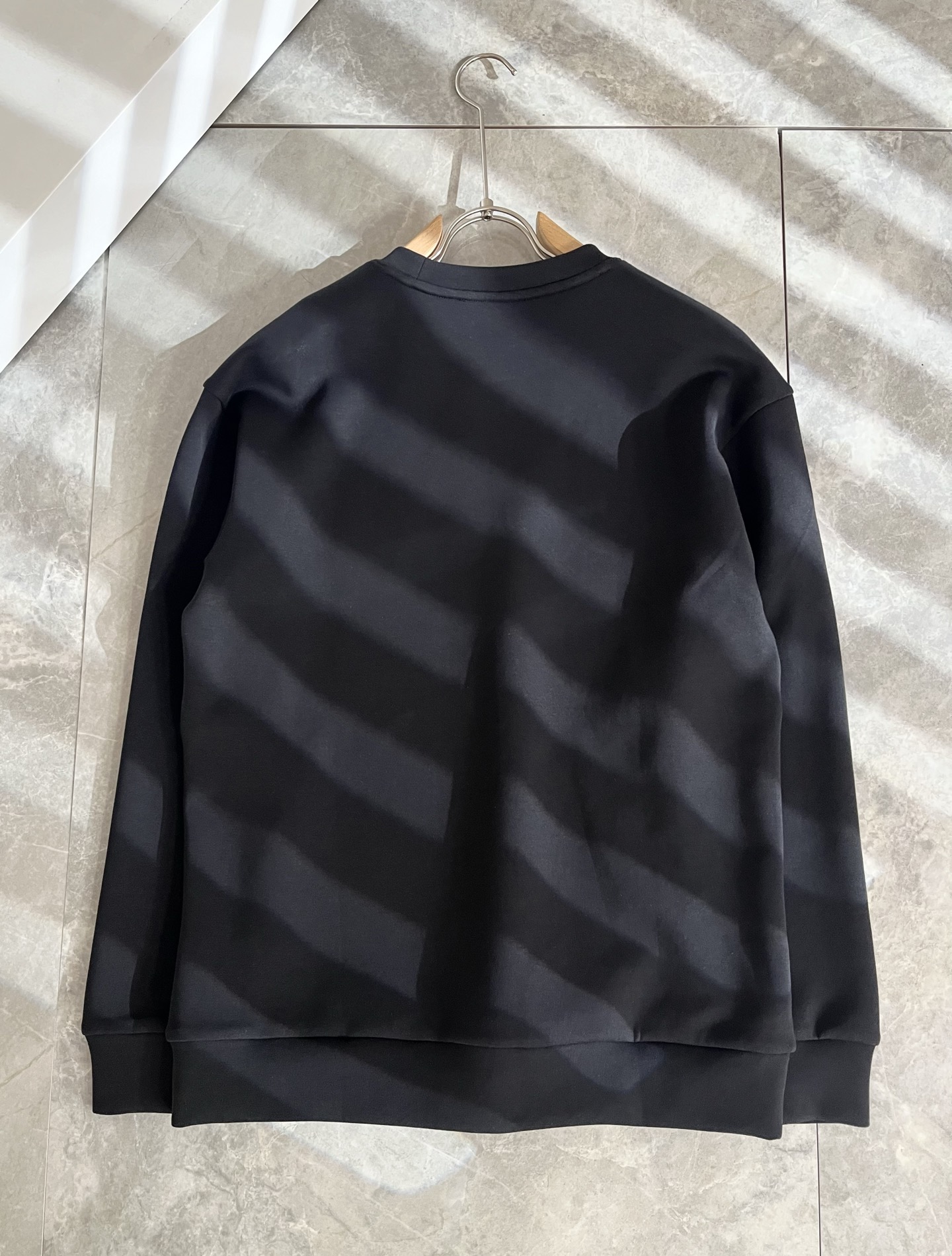 LOE*WE罗*威 2025秋冬男女同款👫长袖卫衣，意大利原厂订单渠道，极具个性高级潮风，标志logo刺